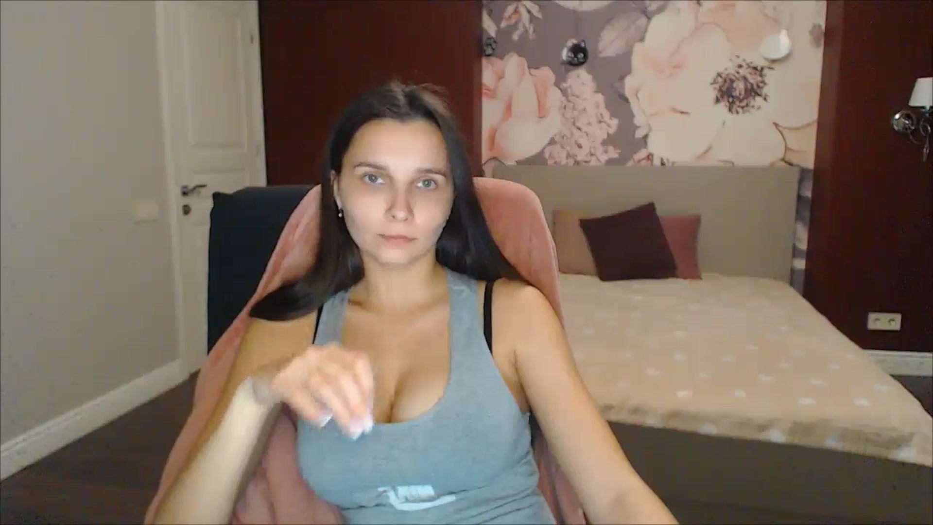 Gallery image thumbnail from Karina_Mils's myfreecams stream on, 12/29/2024, 20:08 image 12 of 20