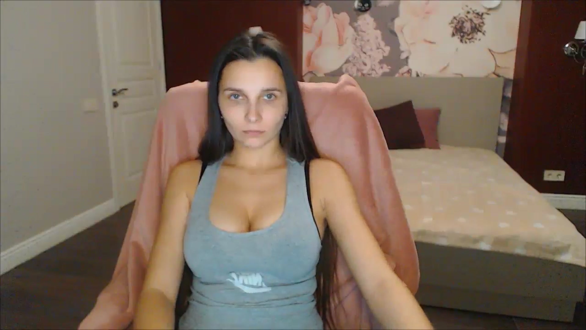 Gallery image thumbnail from Karina_Mils's myfreecams stream on, 12/29/2024, 20:39 image 16 of 20