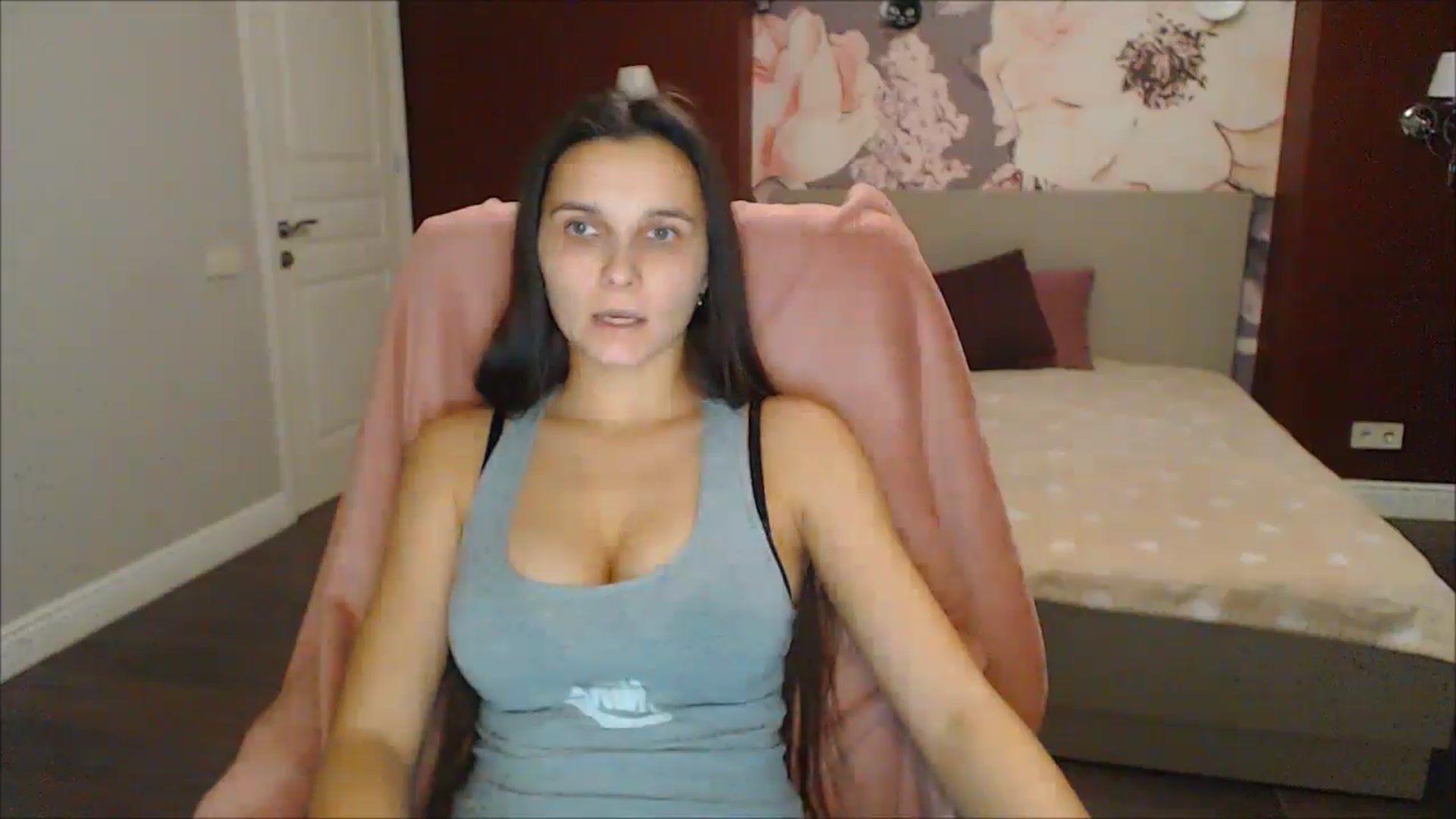 Gallery image thumbnail from Karina_Mils's myfreecams stream on, 12/29/2024, 20:39 image 19 of 20