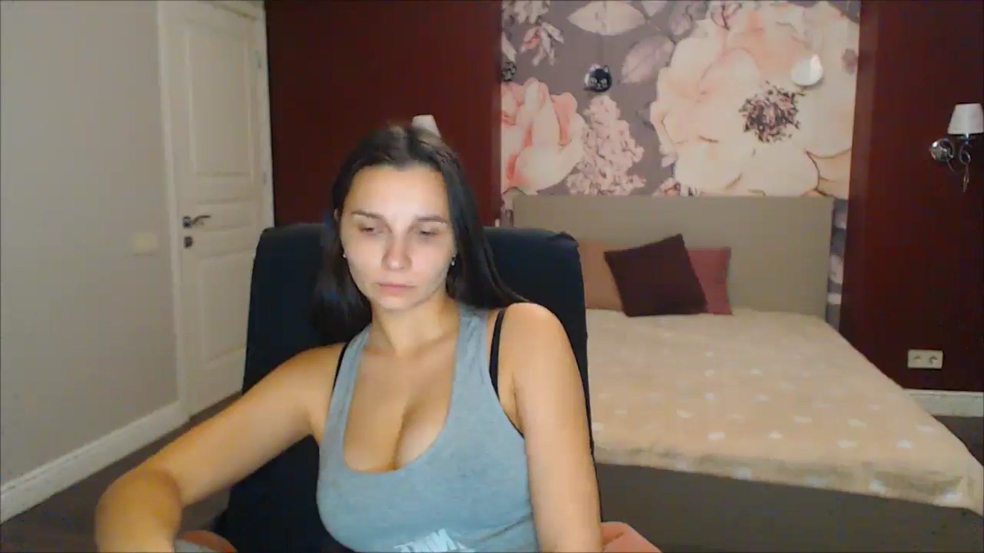 Gallery image thumbnail from Karina_Mils's myfreecams stream on, 12/30/2024, 07:51 image 15 of 20
