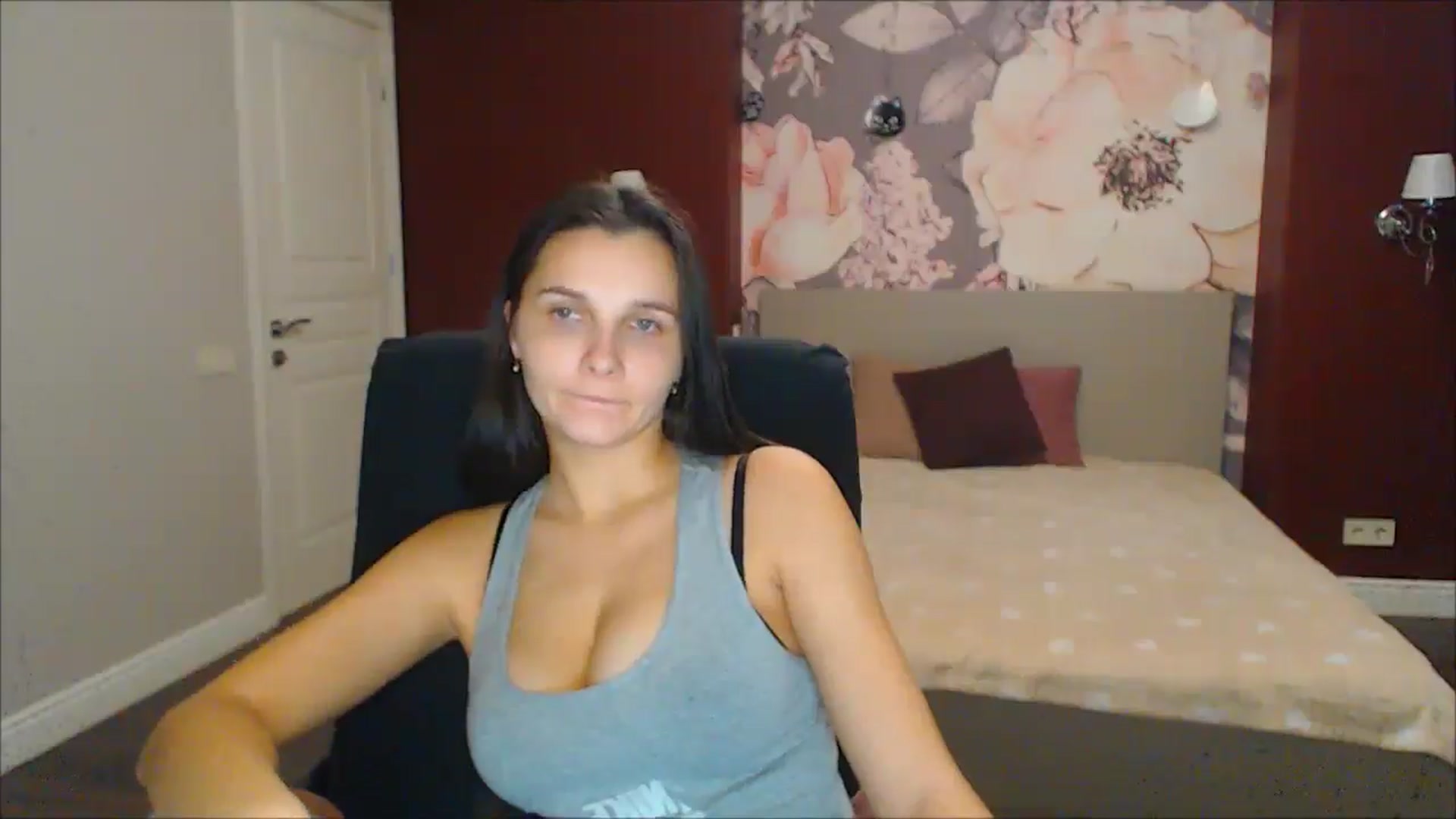 Gallery image thumbnail from Karina_Mils's myfreecams stream on, 12/30/2024, 07:51 image 14 of 20