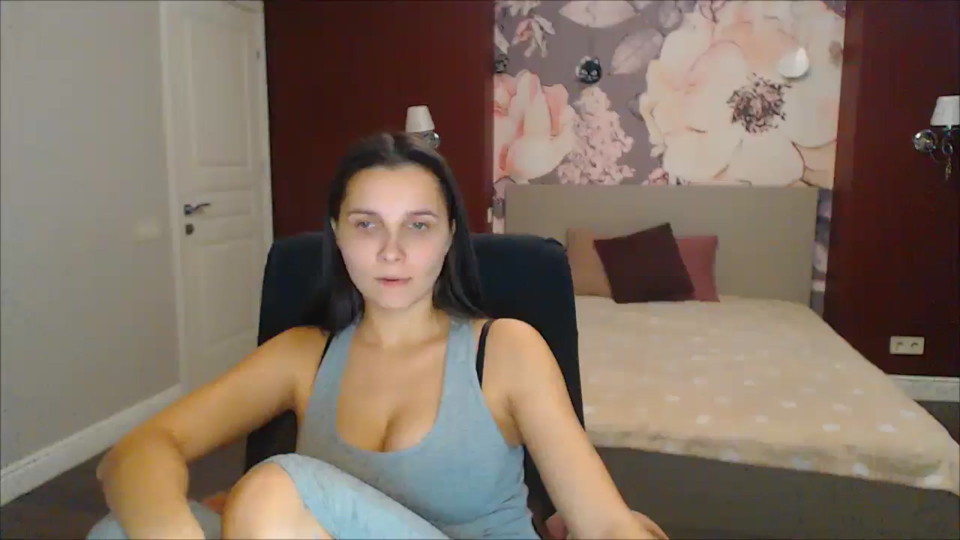 Gallery image thumbnail from Karina_Mils's myfreecams stream on, 12/30/2024, 09:11 image 7 of 20
