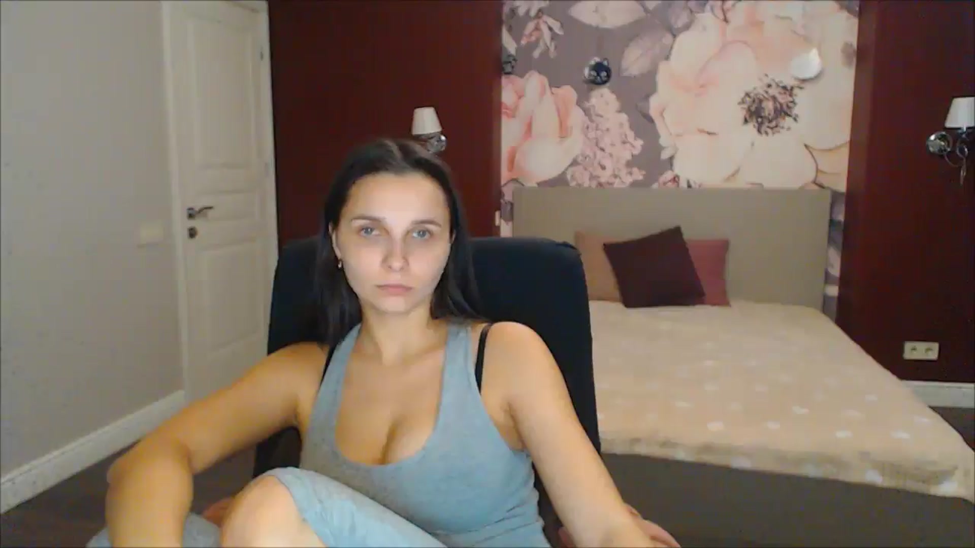 Gallery image thumbnail from Karina_Mils's myfreecams stream on, 12/30/2024, 09:11 image 14 of 20