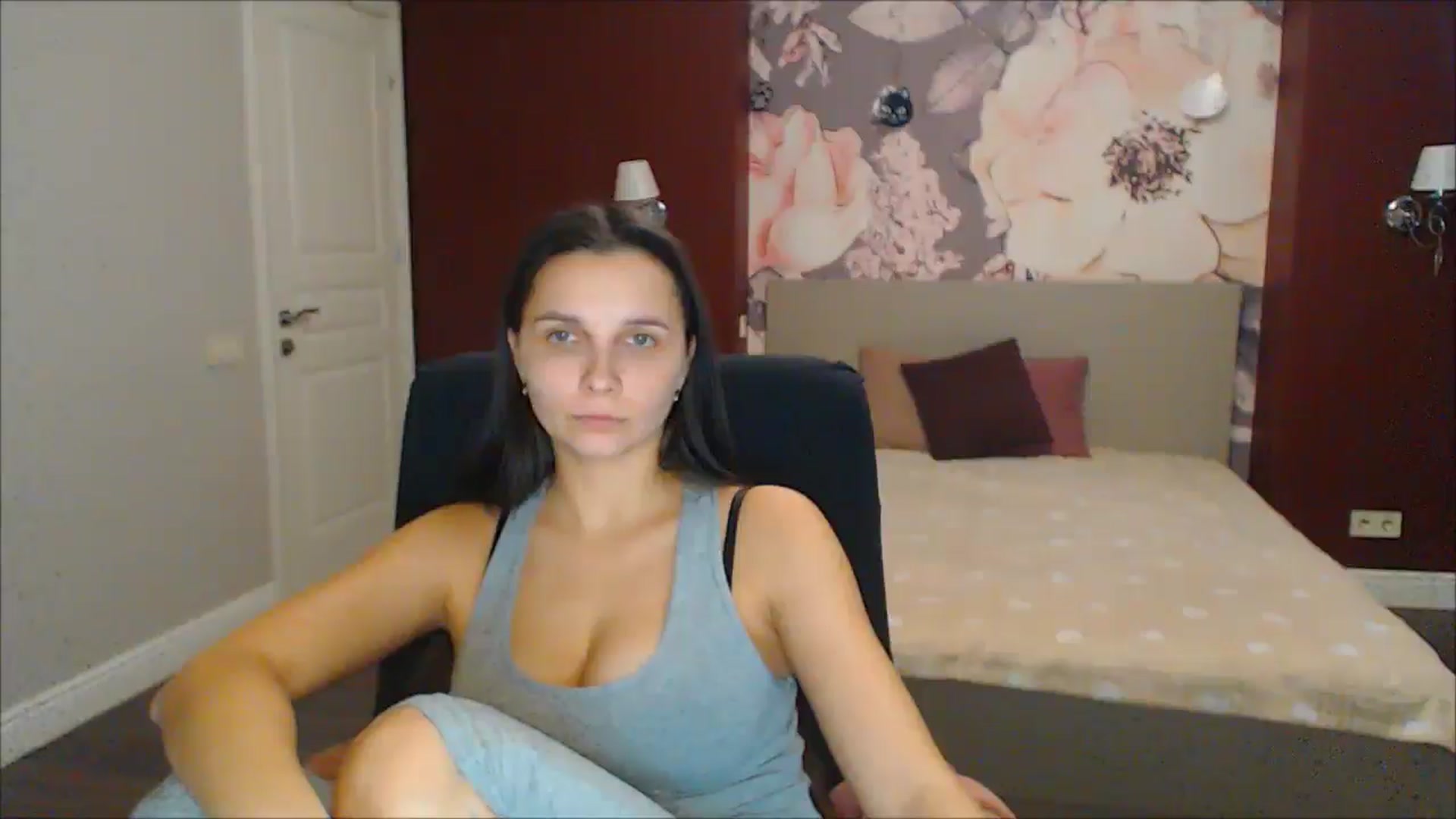Gallery image thumbnail from Karina_Mils's myfreecams stream on, 12/30/2024, 09:11 image 10 of 20