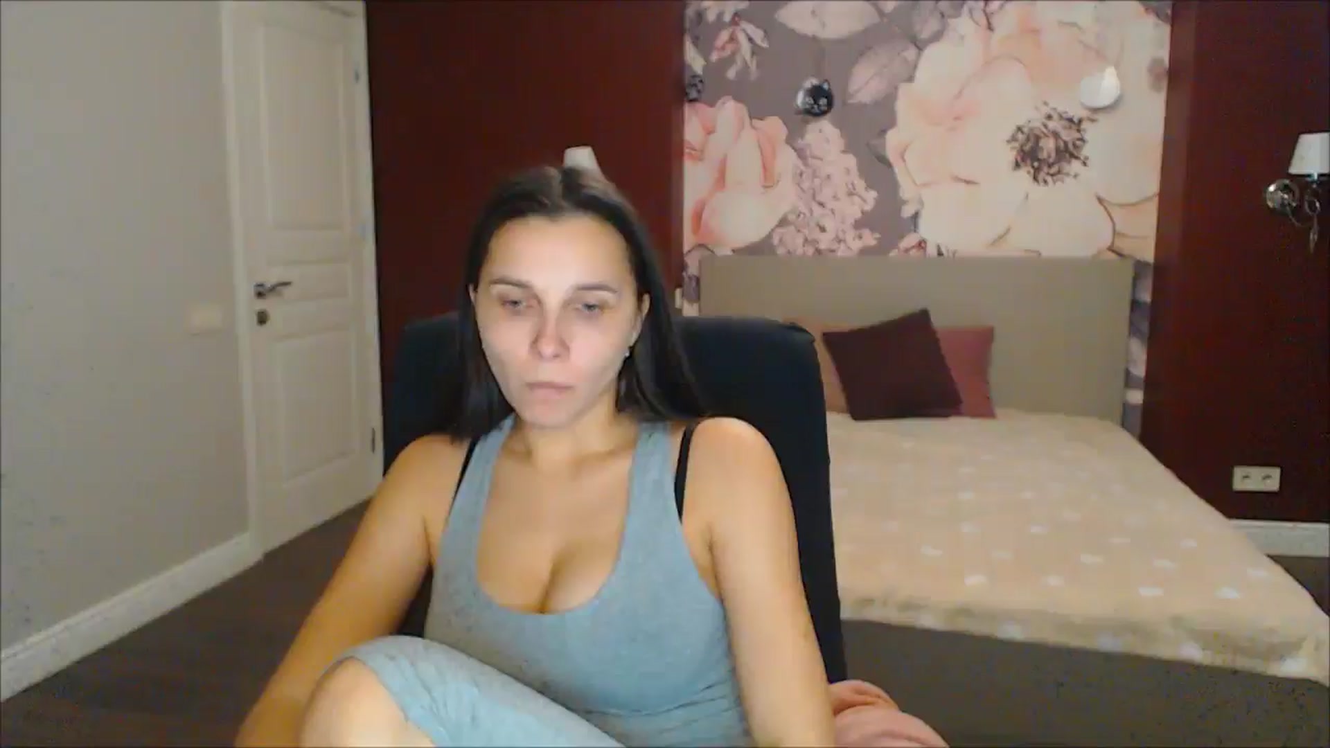 Gallery image thumbnail from Karina_Mils's myfreecams stream on, 12/30/2024, 09:11 image 1 of 20