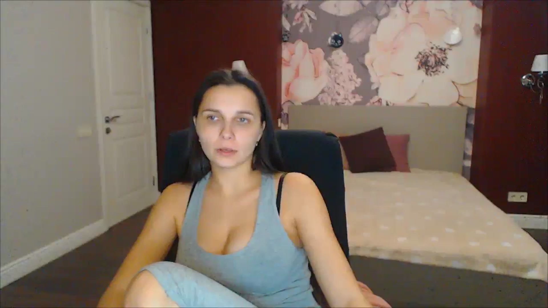 Gallery image thumbnail from Karina_Mils's myfreecams stream on, 12/30/2024, 09:11 image 3 of 20