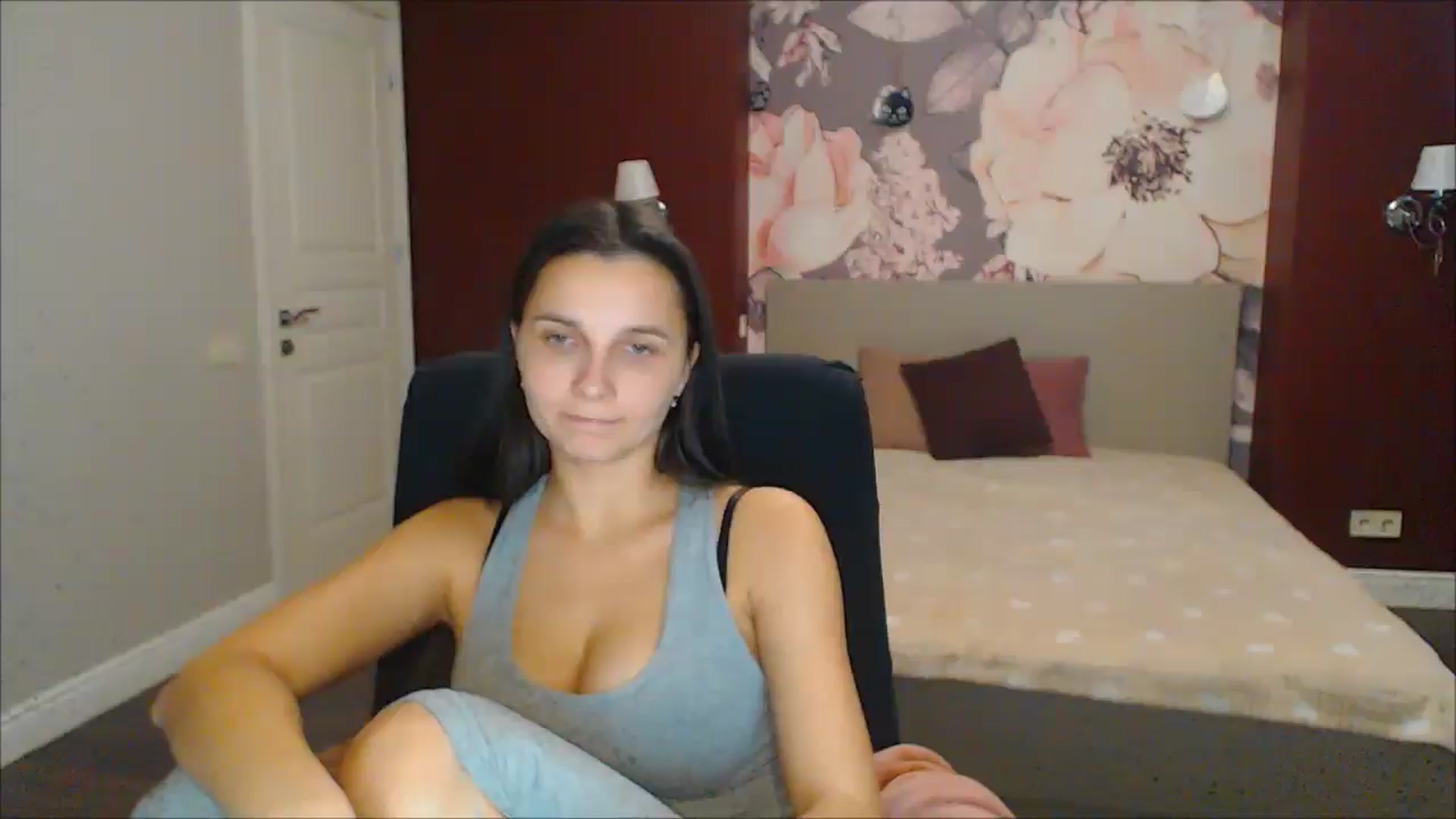 Gallery image thumbnail from Karina_Mils's myfreecams stream on, 12/30/2024, 09:11 image 8 of 20