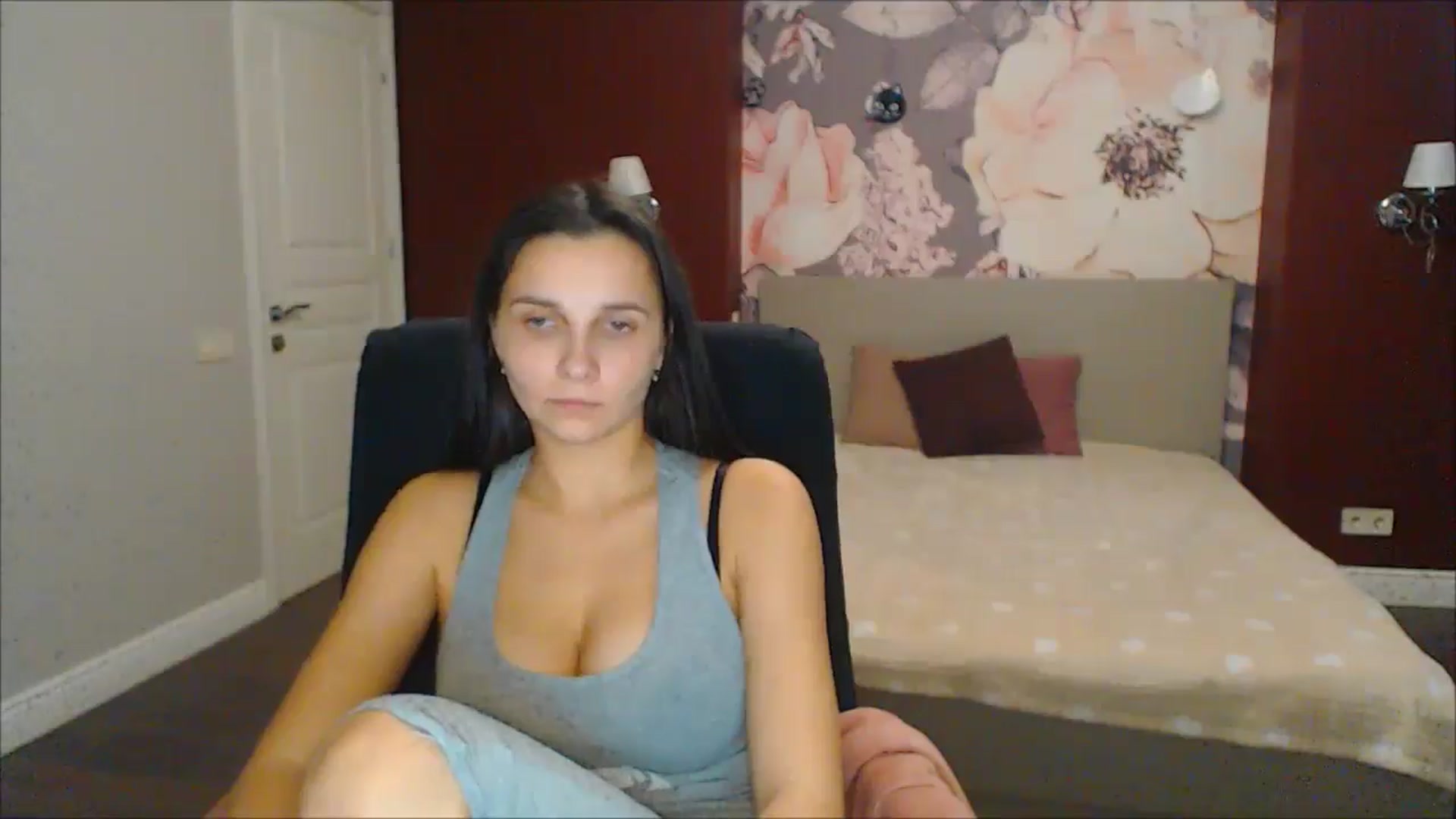 Gallery image thumbnail from Karina_Mils's myfreecams stream on, 12/30/2024, 11:22 image 6 of 20