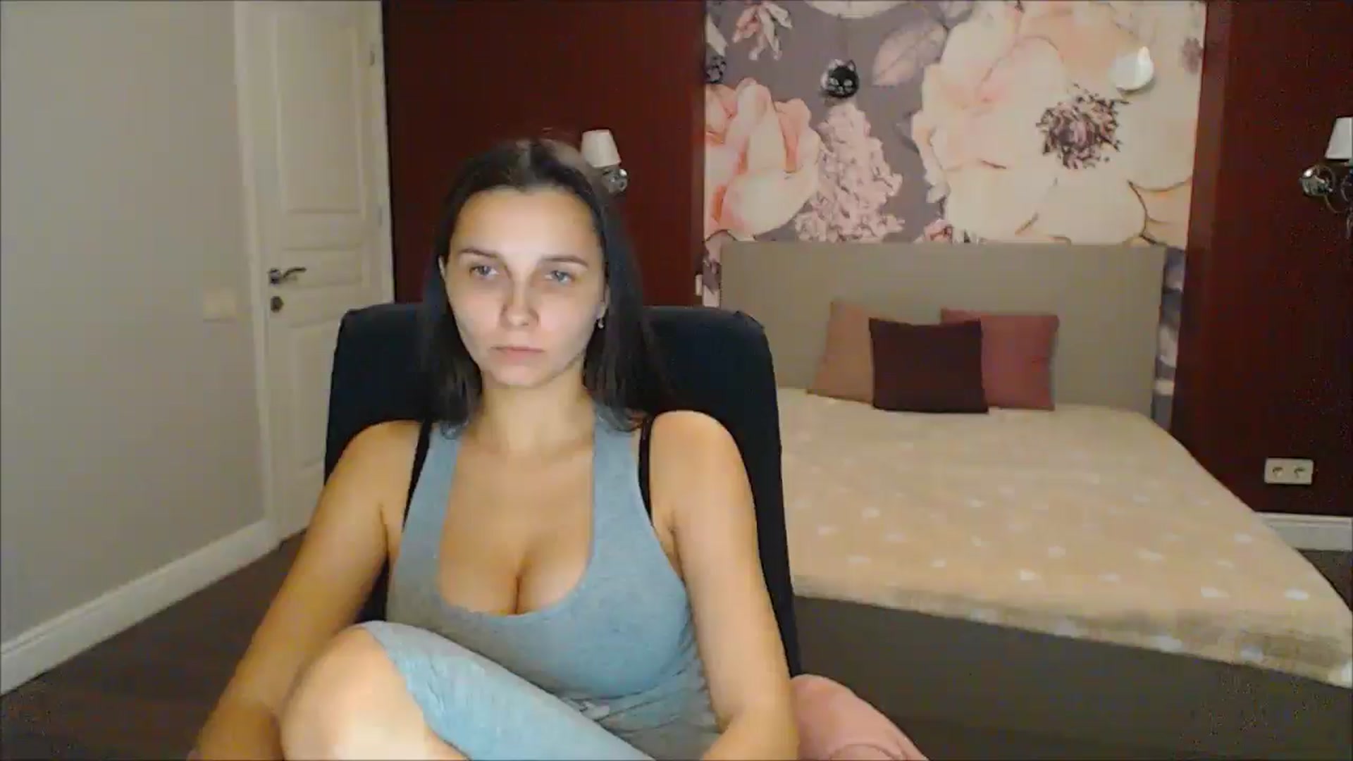 Gallery image thumbnail from Karina_Mils's myfreecams stream on, 12/30/2024, 15:48 image 16 of 20