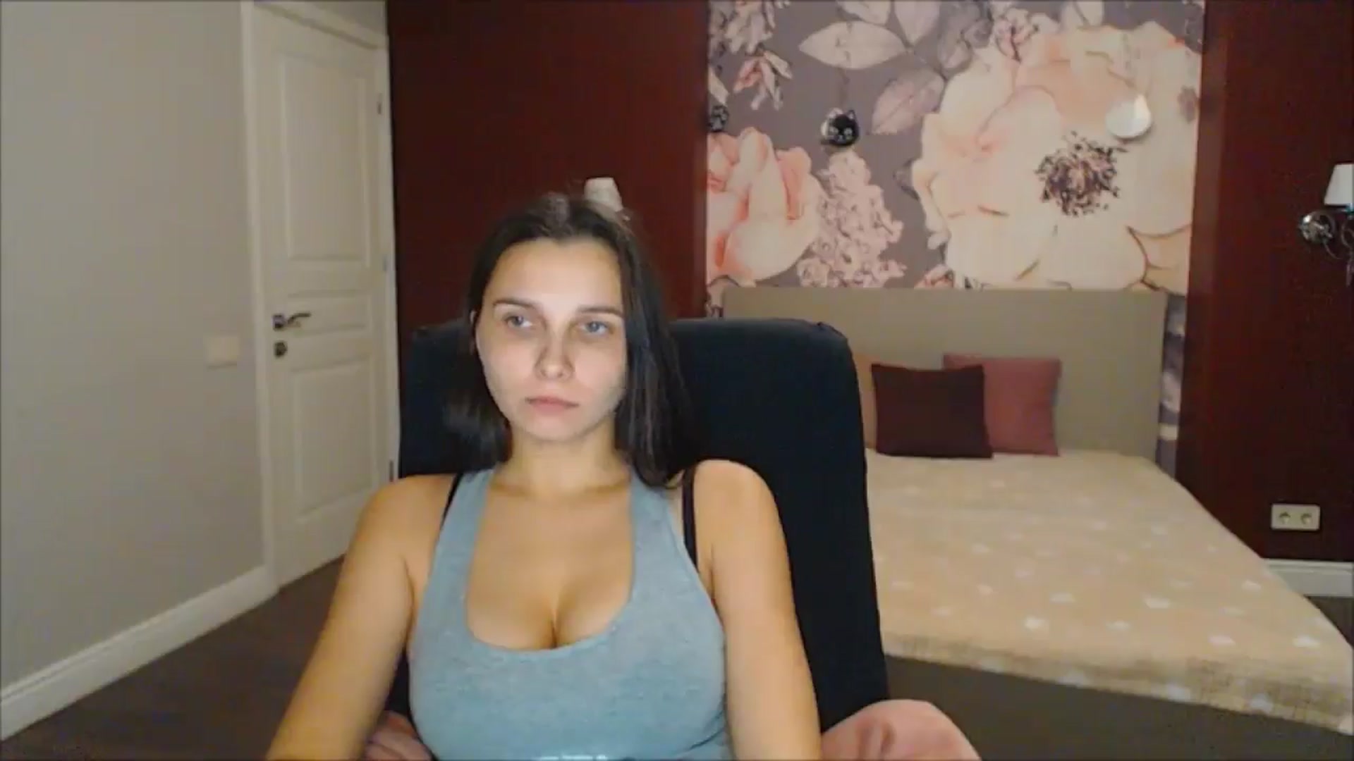 Gallery image thumbnail from Karina_Mils's myfreecams stream on, 12/30/2024, 16:12 image 18 of 20
