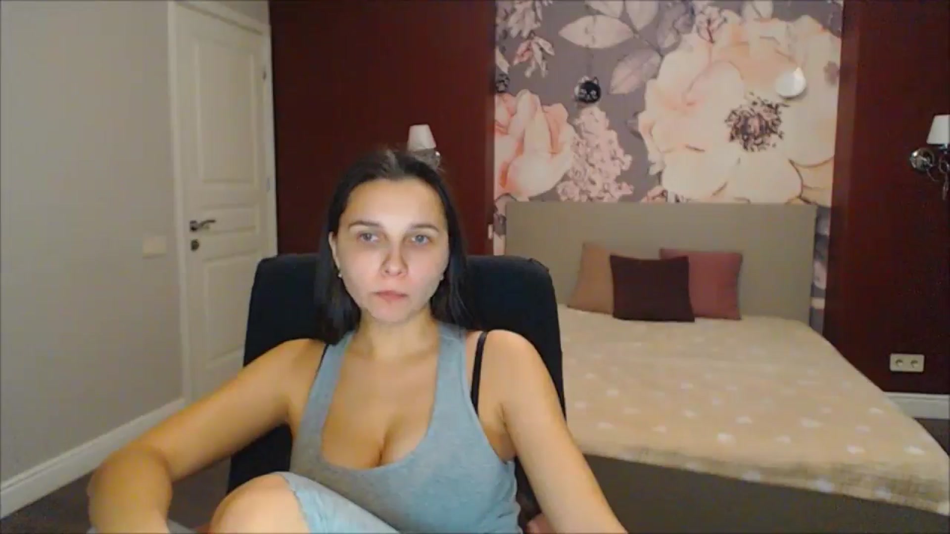 Gallery image thumbnail from Karina_Mils's myfreecams stream on, 12/30/2024, 16:12 image 4 of 20