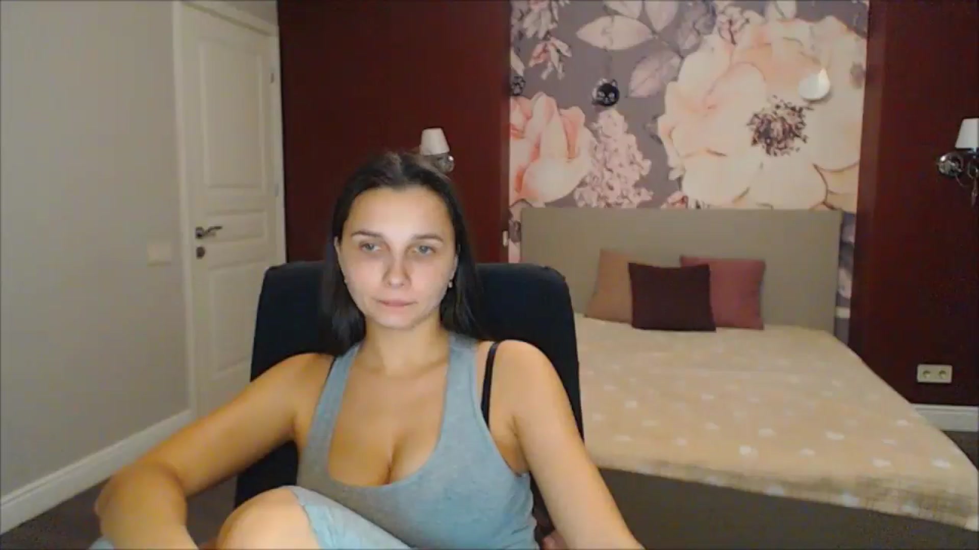 Gallery image thumbnail from Karina_Mils's myfreecams stream on, 12/30/2024, 16:12 image 5 of 20
