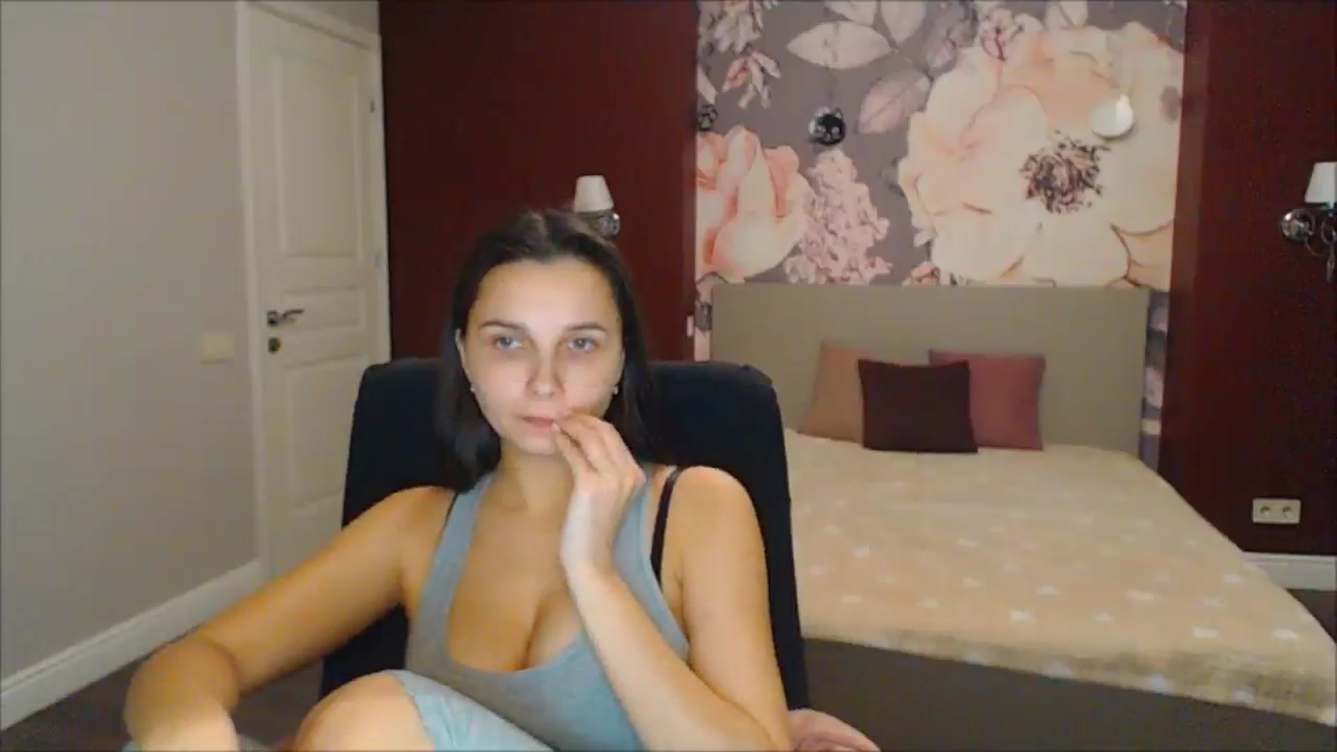Gallery image thumbnail from Karina_Mils's myfreecams stream on, 12/30/2024, 16:12 image 7 of 20