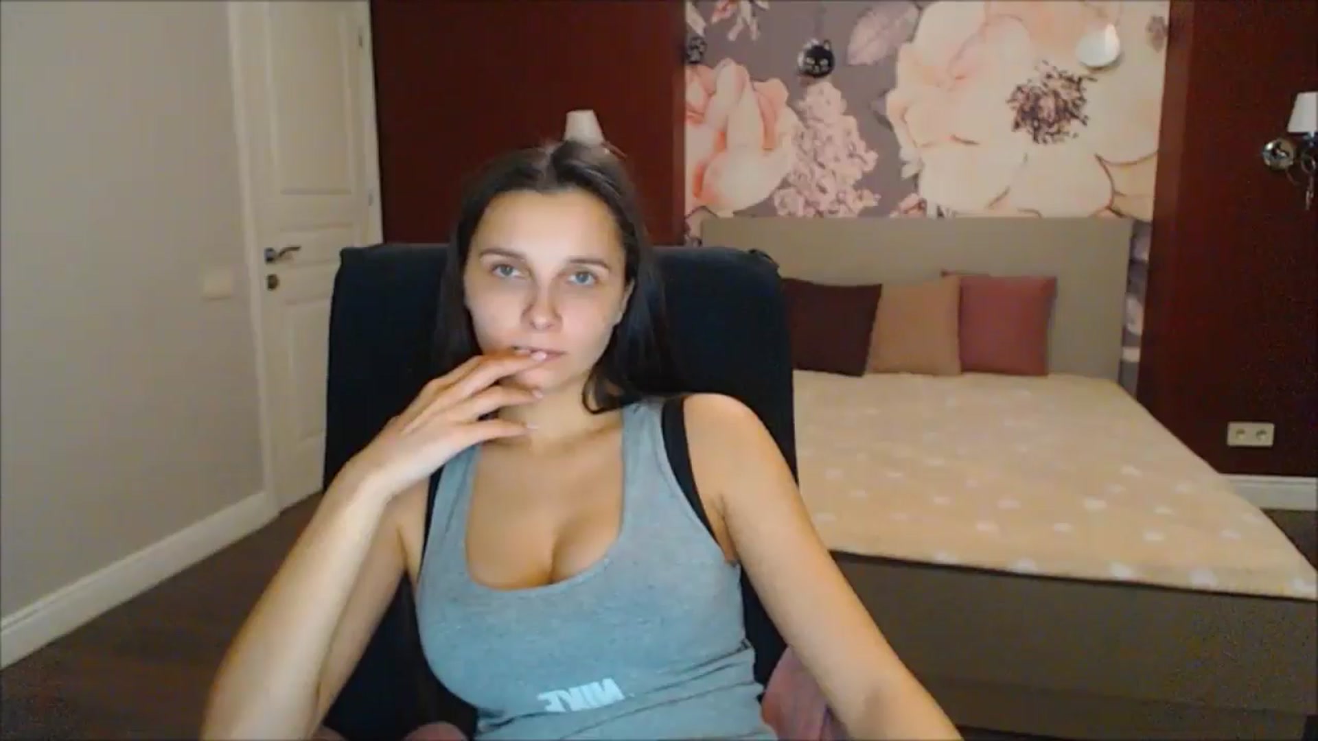 Gallery image thumbnail from Karina_Mils's myfreecams stream on, 01/04/2025, 18:30 image 19 of 20