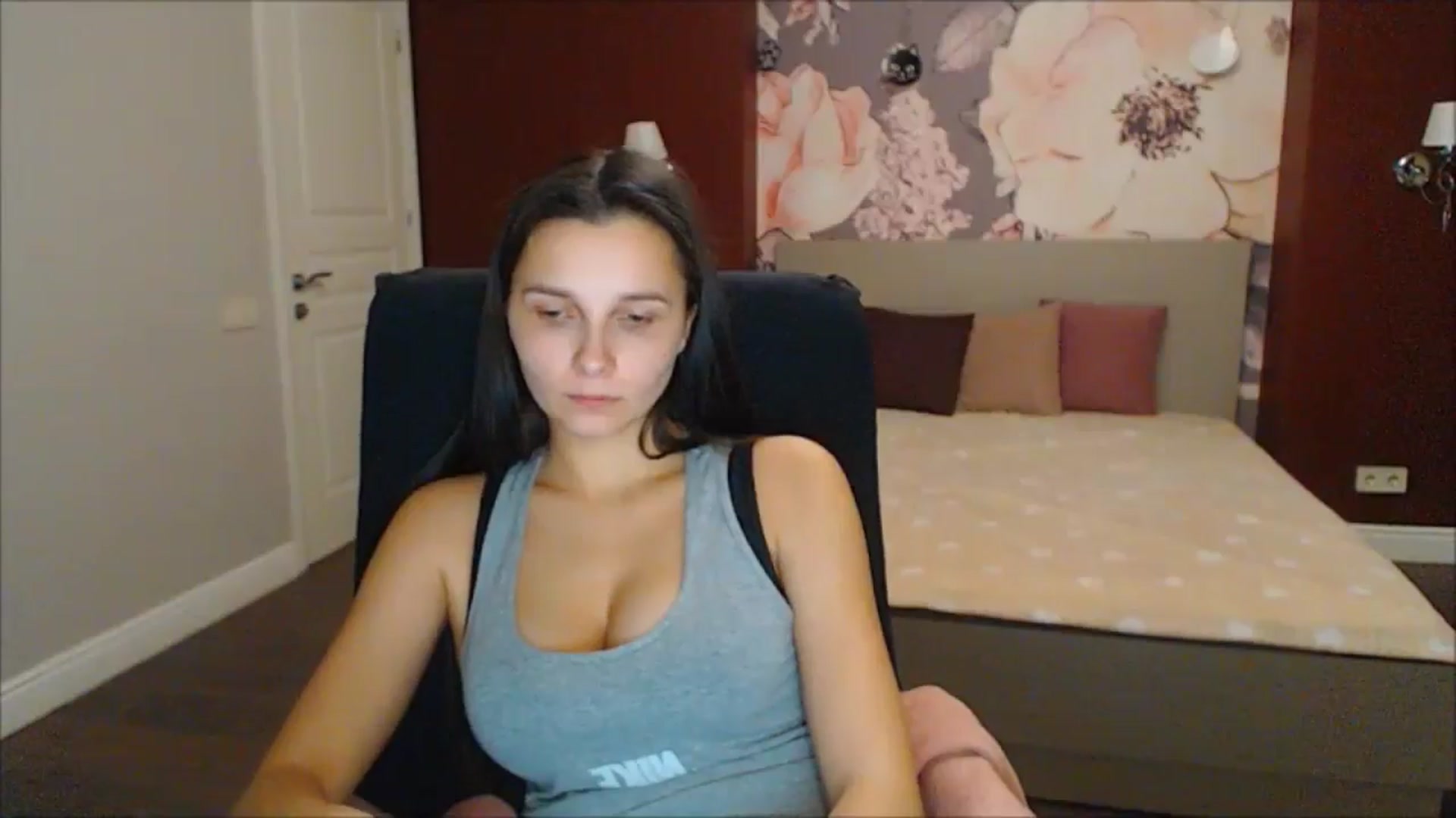 Gallery image thumbnail from Karina_Mils's myfreecams stream on, 01/04/2025, 18:30 image 16 of 20