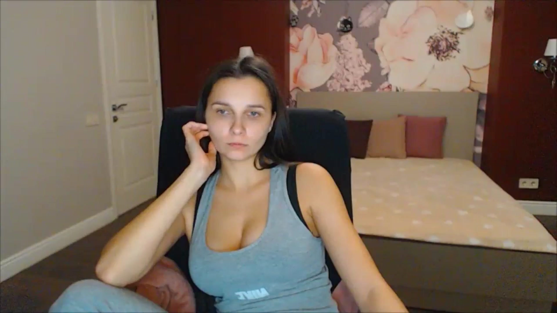 Gallery image thumbnail from Karina_Mils's myfreecams stream on, 01/04/2025, 18:30 image 5 of 20