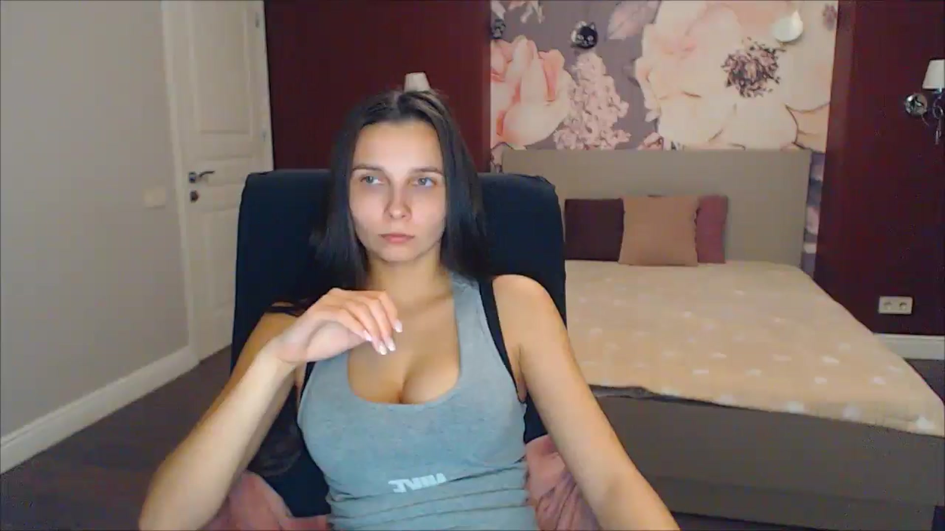 Gallery image thumbnail from Karina_Mils's myfreecams stream on, 01/05/2025, 18:51 image 6 of 20