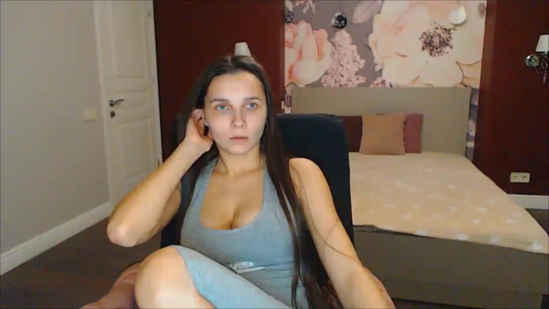 Gallery image thumbnail from Karina_Mils's myfreecams stream on, 01/05/2025, 18:51 image 10 of 20