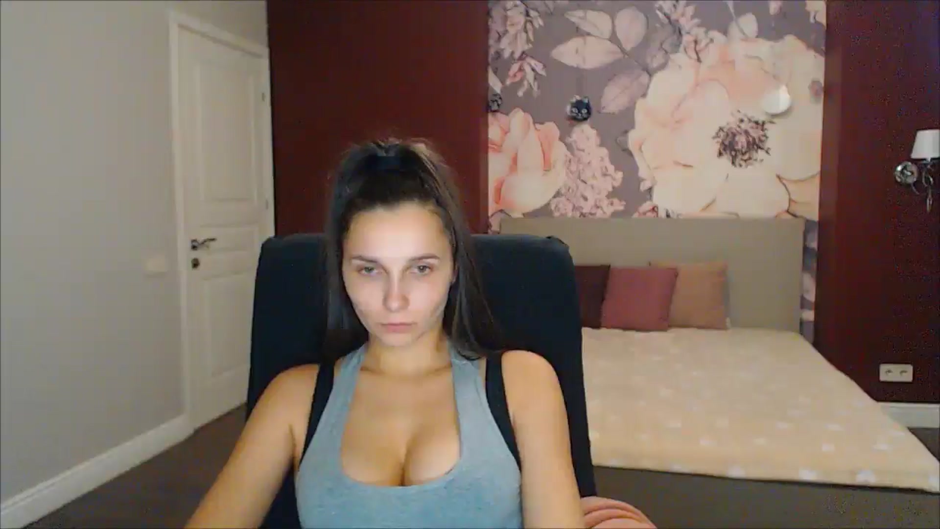 Gallery image thumbnail from Karina_Mils's myfreecams stream on, 01/06/2025, 12:40 image 17 of 20