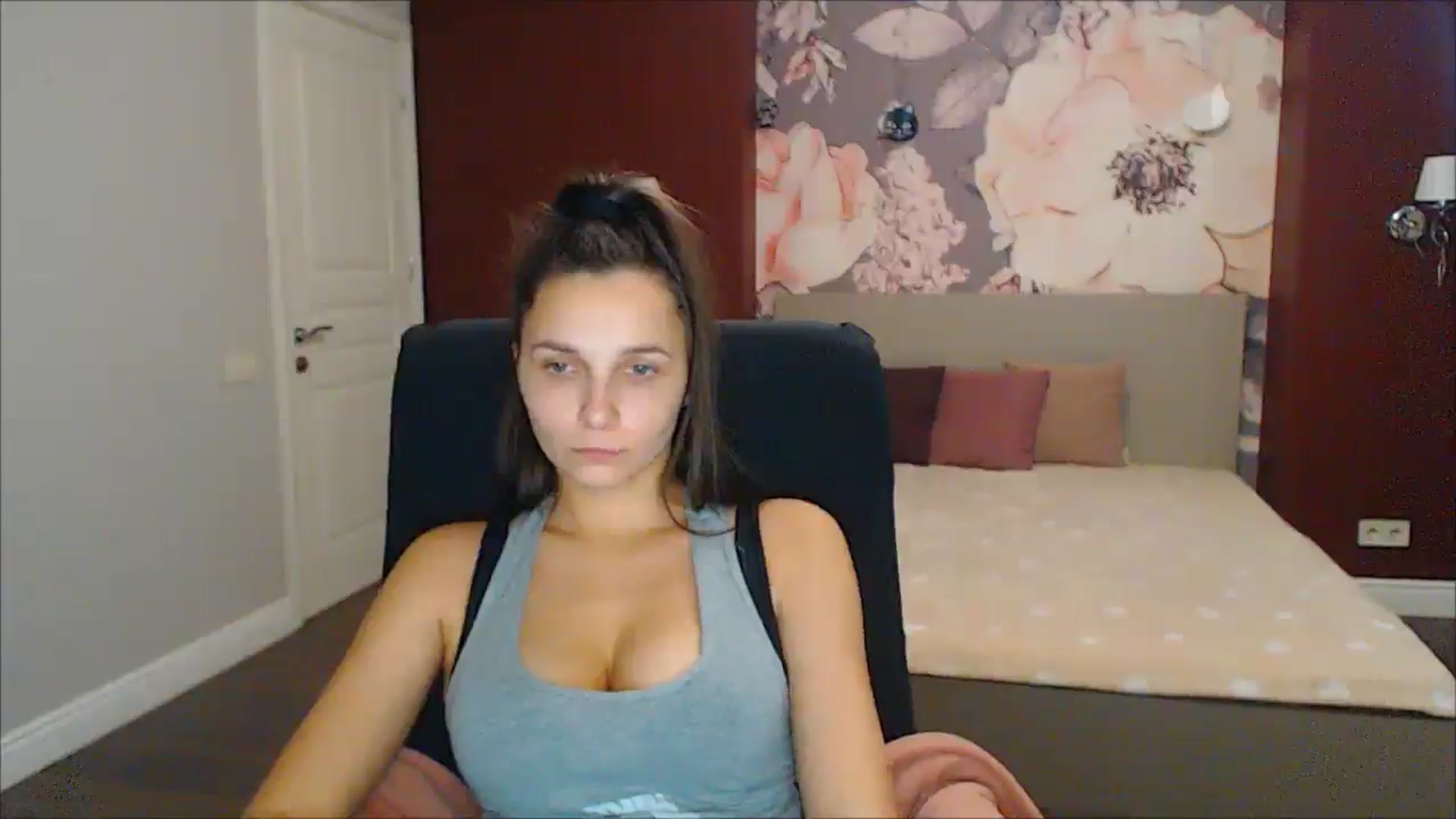 Gallery image thumbnail from Karina_Mils's myfreecams stream on, 01/06/2025, 12:40 image 4 of 20