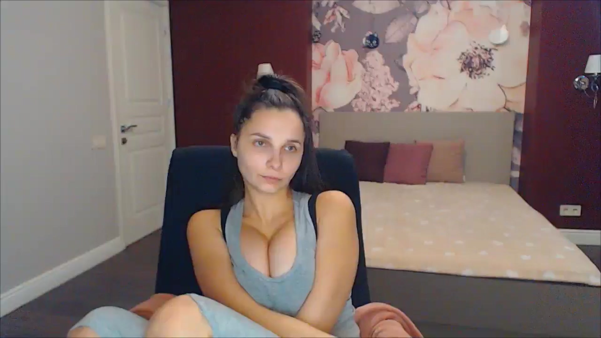 Gallery image thumbnail from Karina_Mils's myfreecams stream on, 01/06/2025, 12:40 image 1 of 20