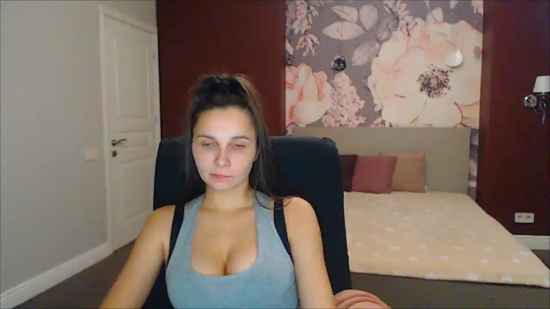 Gallery image thumbnail from Karina_Mils's myfreecams stream on, 01/06/2025, 12:40 image 19 of 20