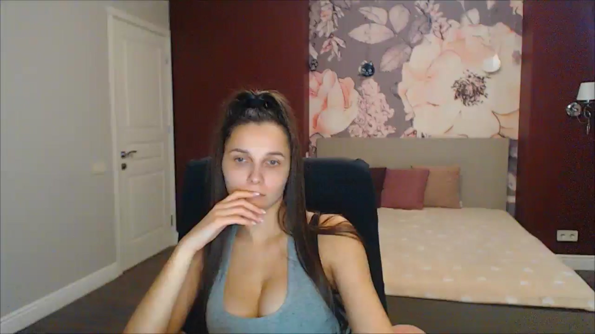 Gallery image thumbnail from Karina_Mils's myfreecams stream on, 01/06/2025, 12:40 image 15 of 20