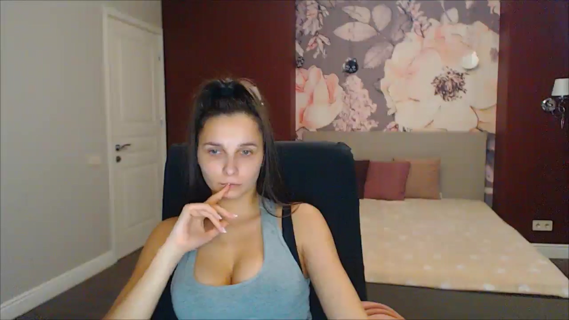Gallery image thumbnail from Karina_Mils's myfreecams stream on, 01/06/2025, 12:40 image 20 of 20