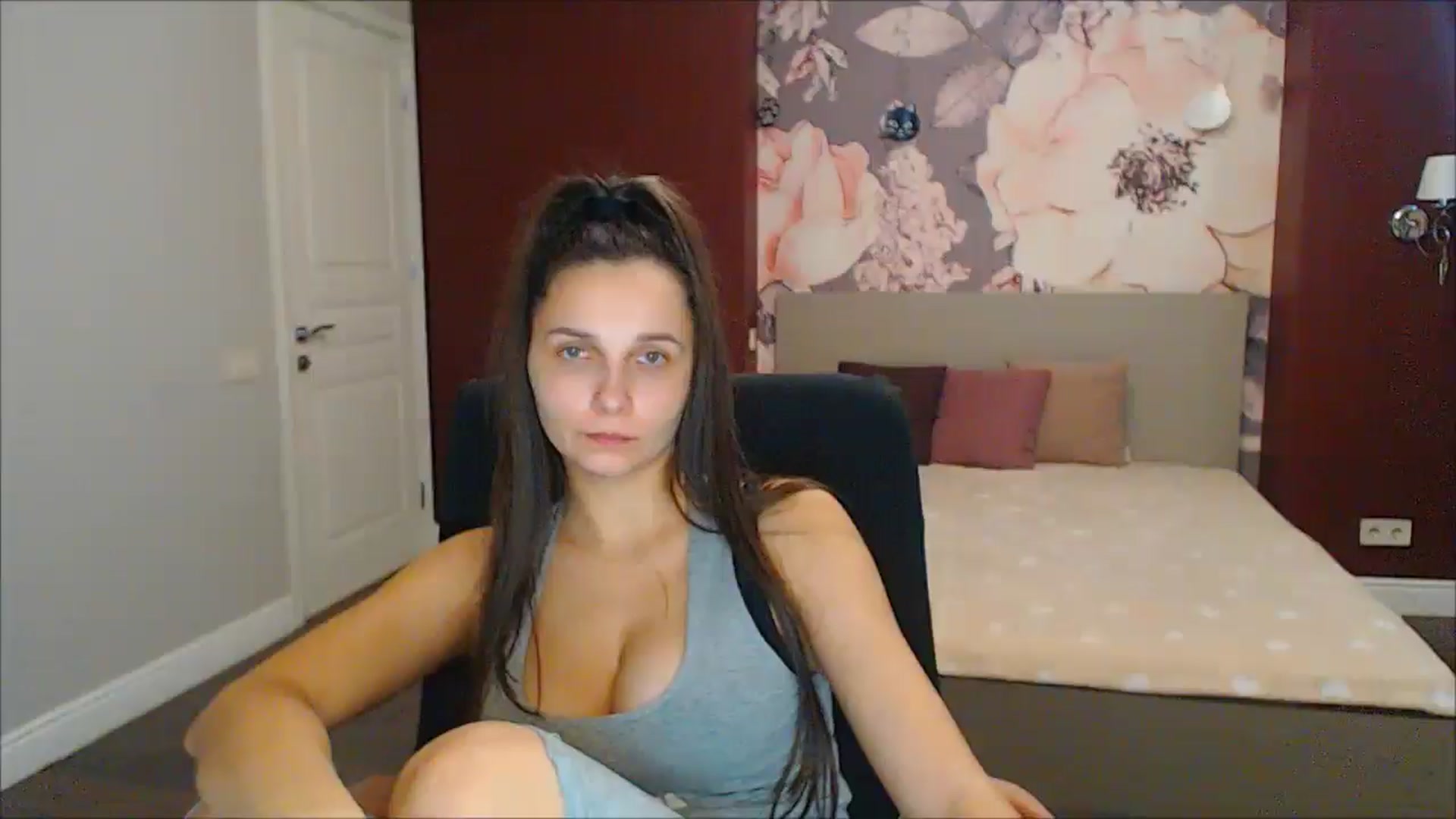 Gallery image thumbnail from Karina_Mils's myfreecams stream on, 01/06/2025, 12:40 image 6 of 20