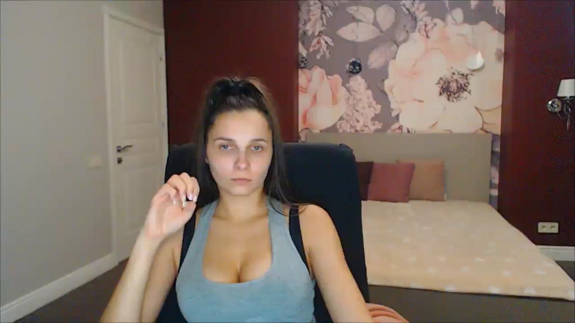 Gallery image thumbnail from Karina_Mils's myfreecams stream on, 01/06/2025, 12:40 image 18 of 20