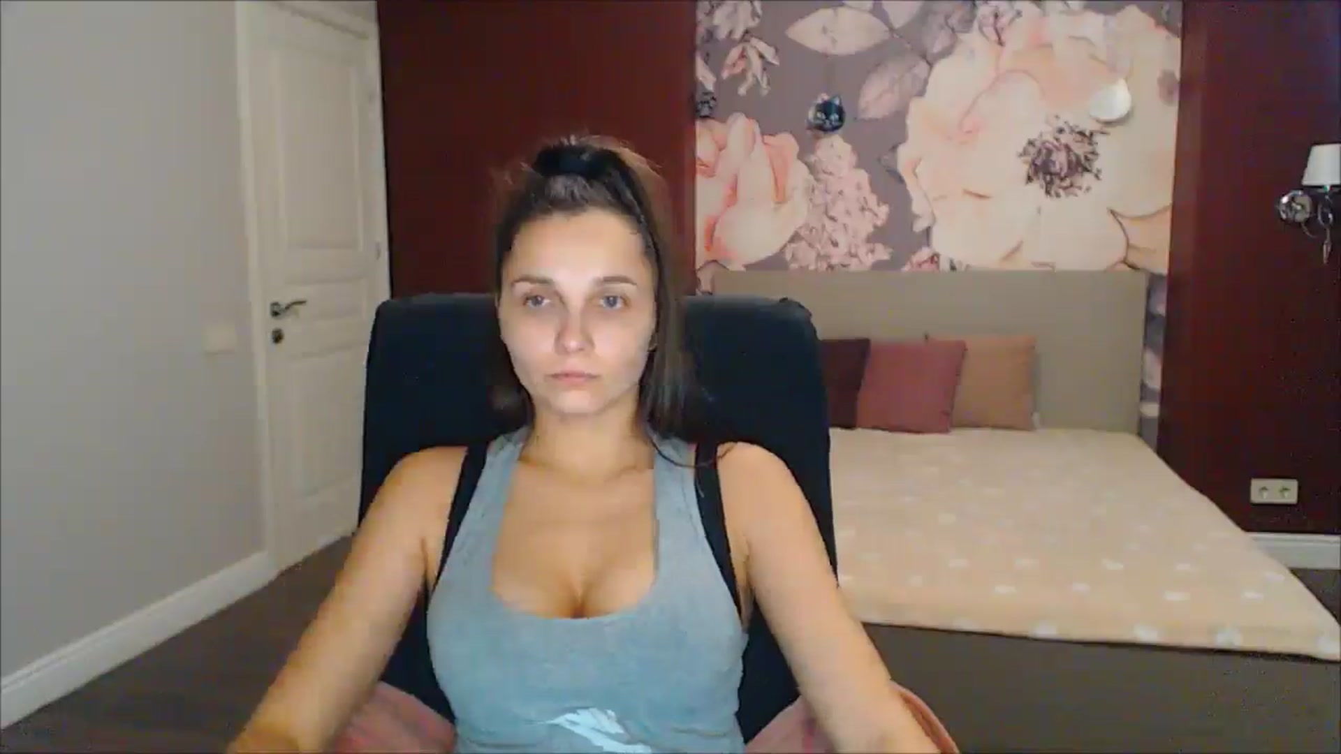 Gallery image thumbnail from Karina_Mils's myfreecams stream on, 01/06/2025, 12:40 image 2 of 20