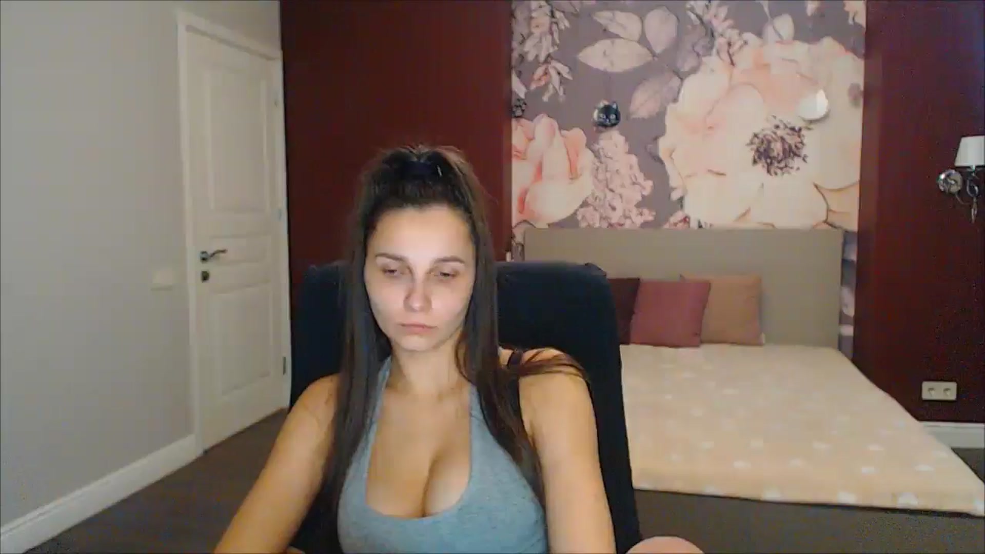 Gallery image thumbnail from Karina_Mils's myfreecams stream on, 01/06/2025, 12:40 image 14 of 20