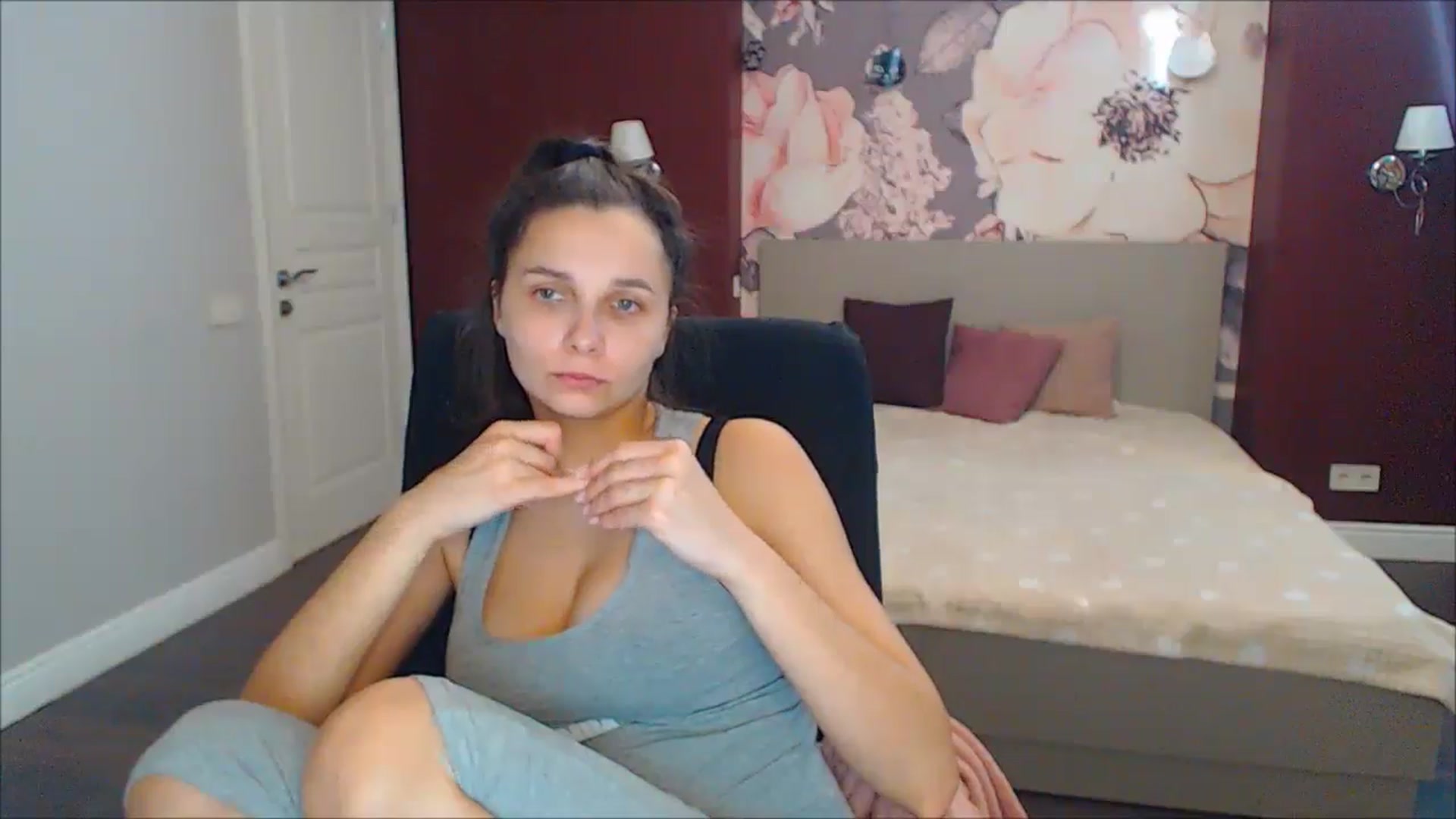 Gallery image thumbnail from Karina_Mils's myfreecams stream on, 01/09/2025, 11:43 image 12 of 20