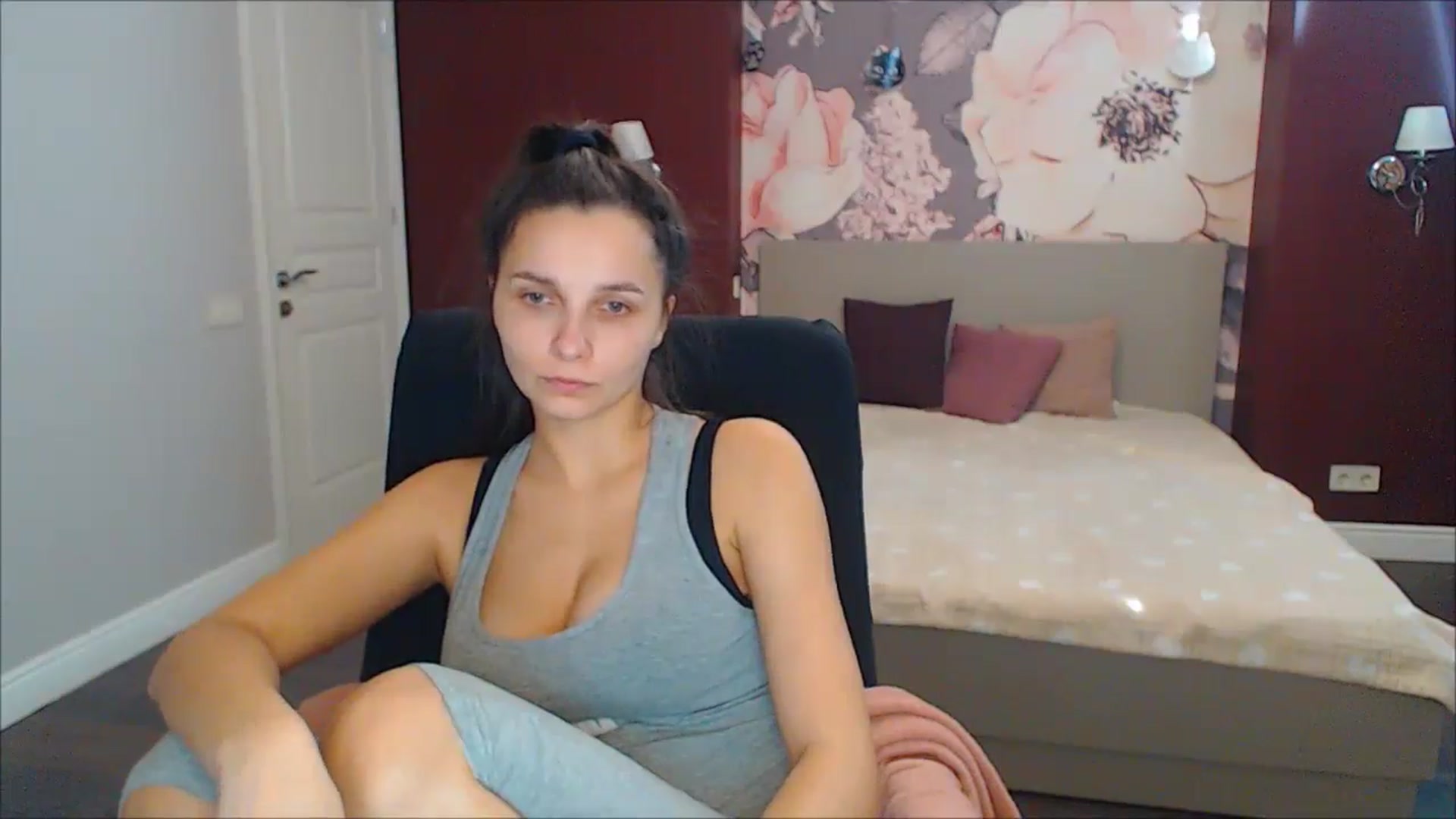 Gallery image thumbnail from Karina_Mils's myfreecams stream on, 01/09/2025, 11:43 image 3 of 20