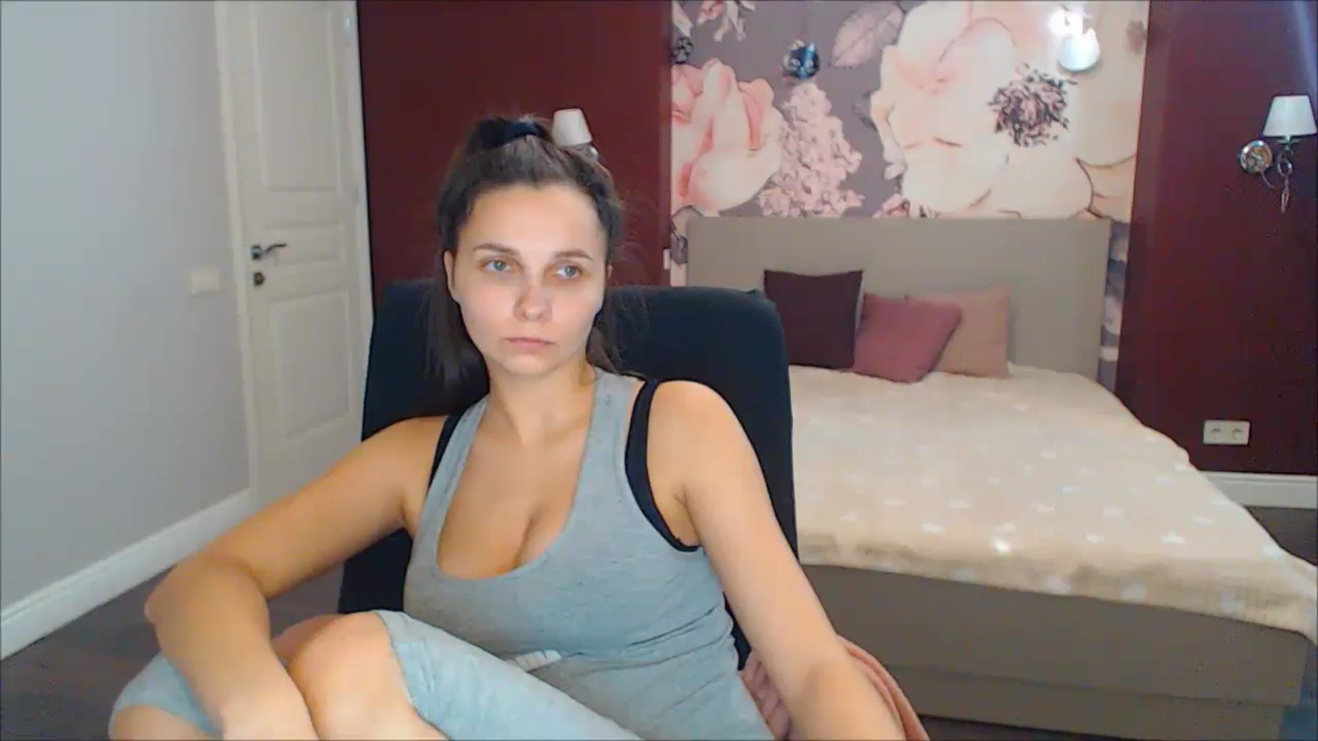 Gallery image thumbnail from Karina_Mils's myfreecams stream on, 01/09/2025, 11:43 image 8 of 20