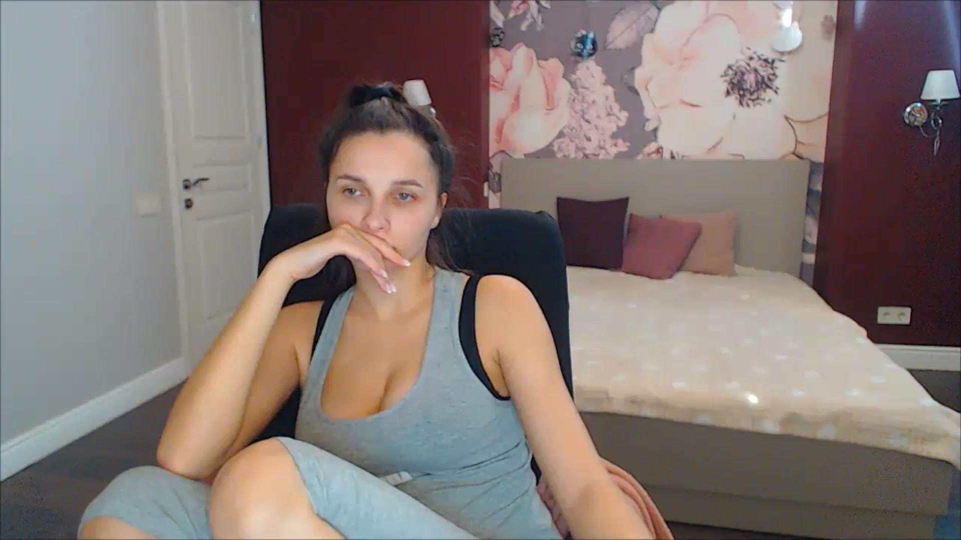 Gallery image thumbnail from Karina_Mils's myfreecams stream on, 01/09/2025, 11:43 image 2 of 20