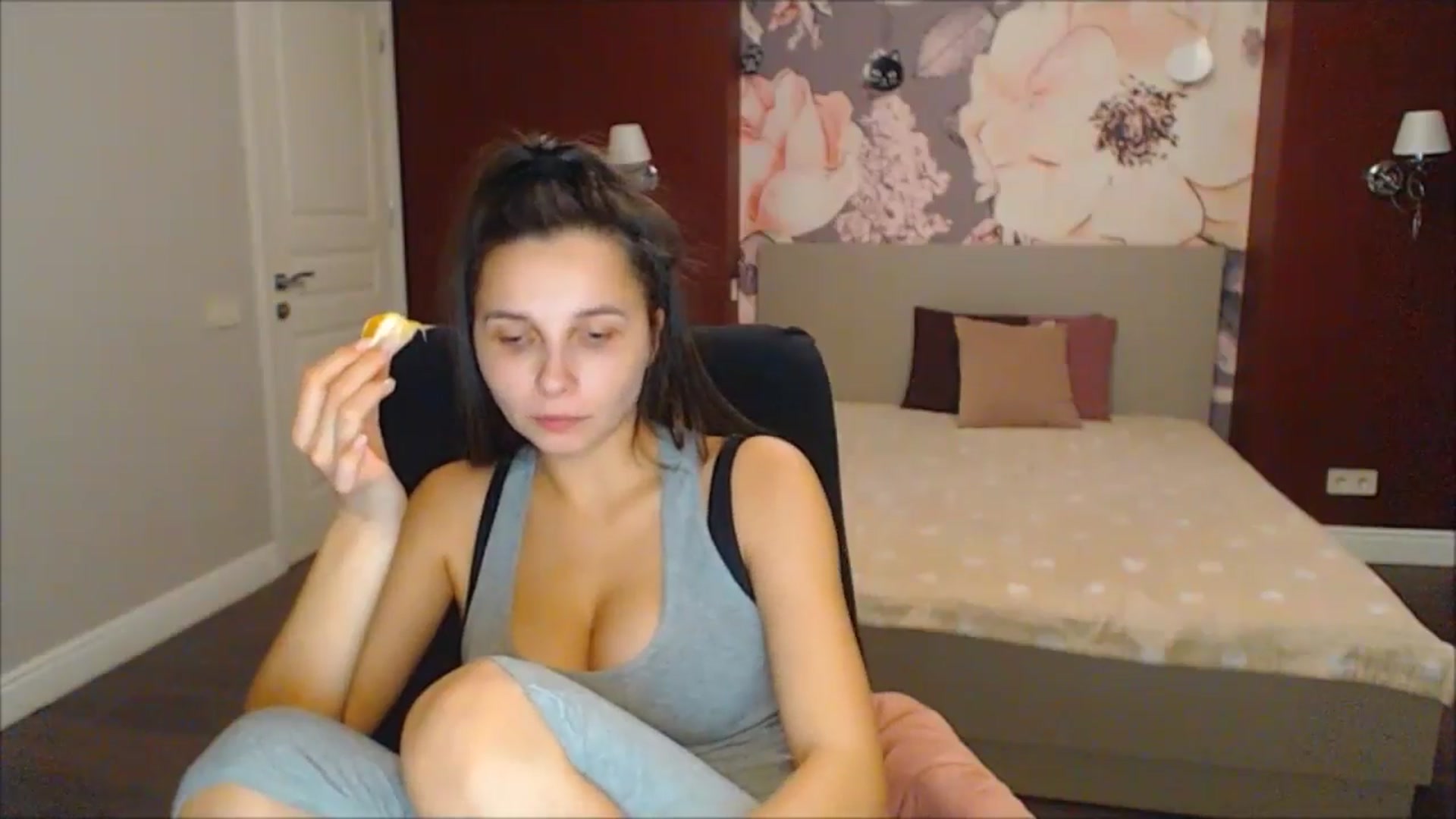 Gallery image thumbnail from Karina_Mils's myfreecams stream on, 01/10/2025, 17:33 image 3 of 20
