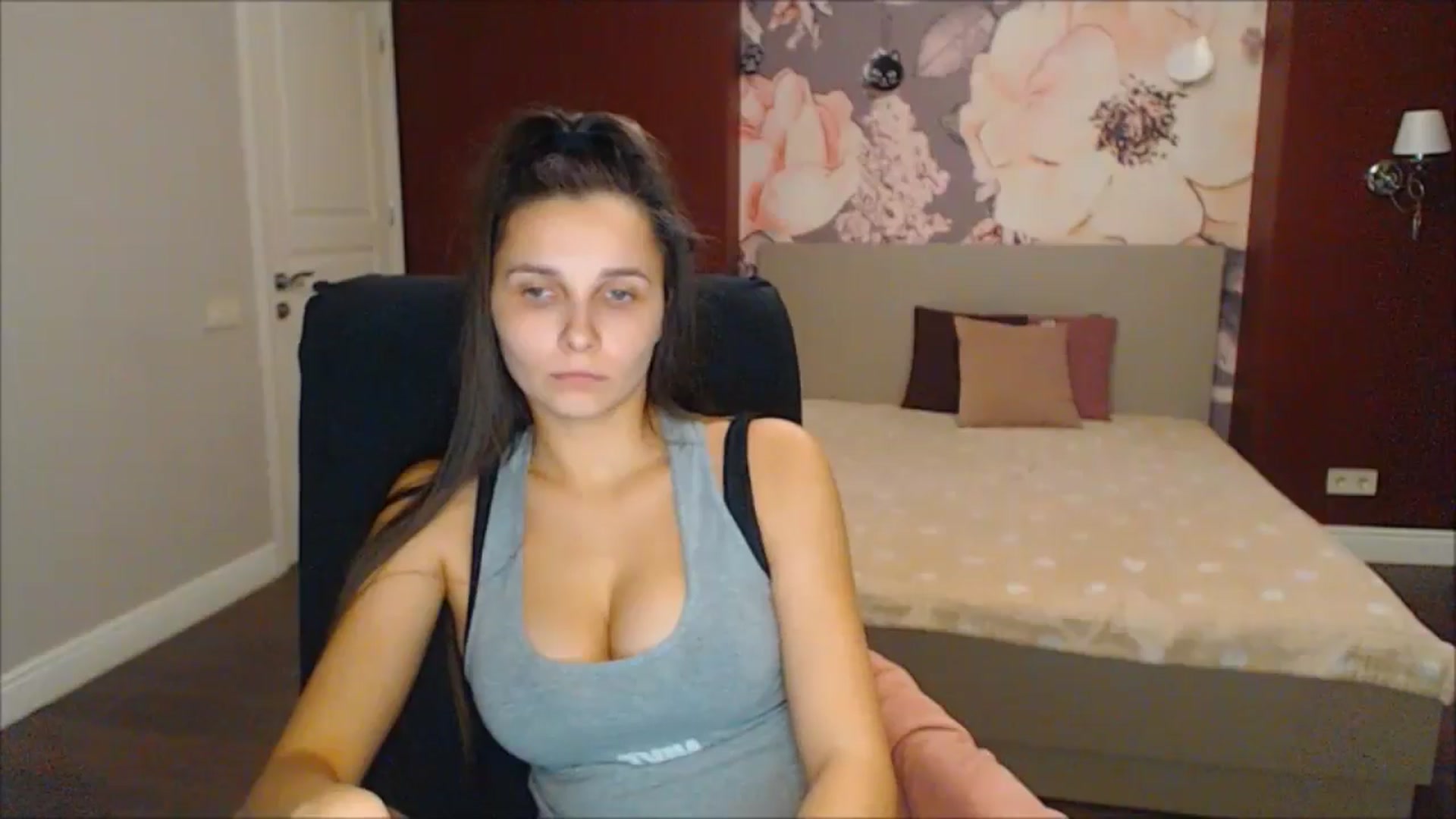 Gallery image thumbnail from Karina_Mils's myfreecams stream on, 01/10/2025, 17:33 image 16 of 20