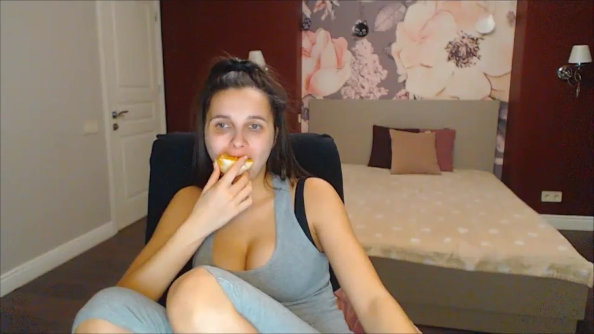 Gallery image thumbnail from Karina_Mils's myfreecams stream on, 01/10/2025, 17:33 image 2 of 20