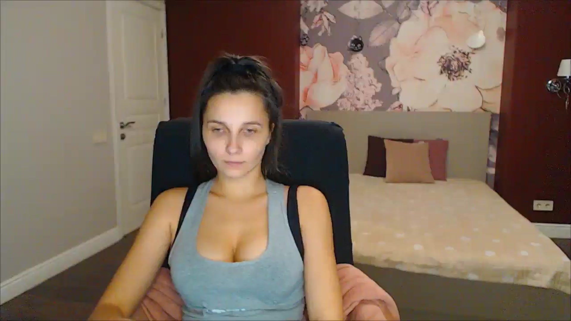Gallery image thumbnail from Karina_Mils's myfreecams stream on, 01/10/2025, 19:12 image 14 of 20