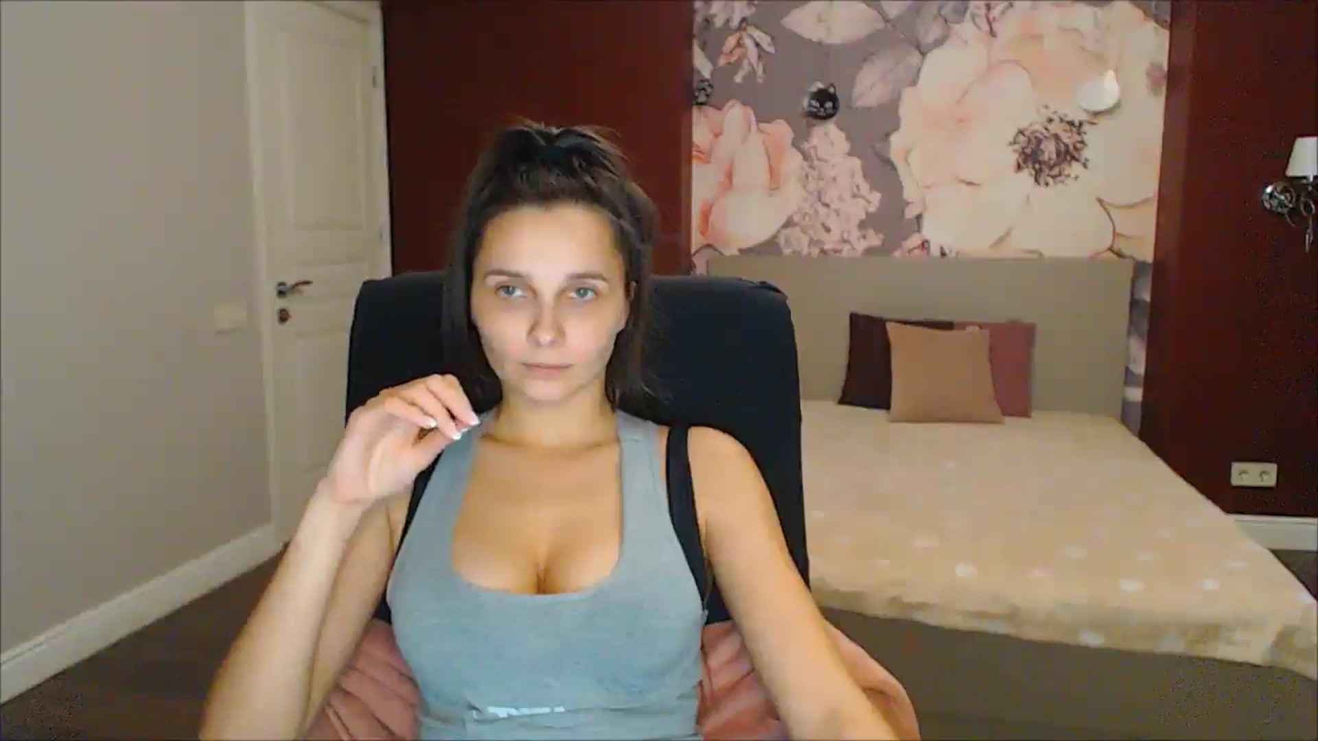 Gallery image thumbnail from Karina_Mils's myfreecams stream on, 01/10/2025, 19:12 image 12 of 20