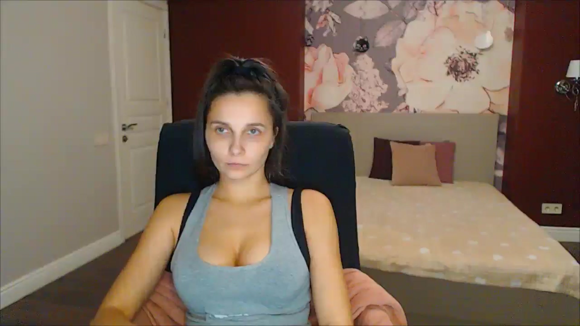 Gallery image thumbnail from Karina_Mils's myfreecams stream on, 01/10/2025, 19:12 image 17 of 20