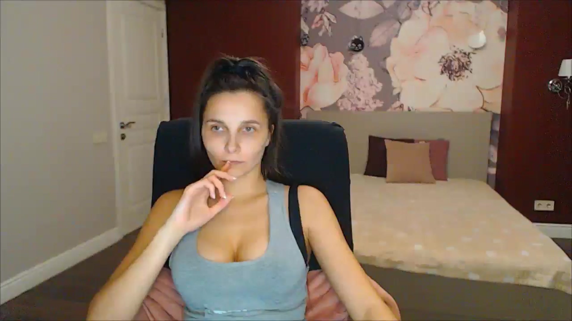 Gallery image thumbnail from Karina_Mils's myfreecams stream on, 01/10/2025, 19:12 image 15 of 20