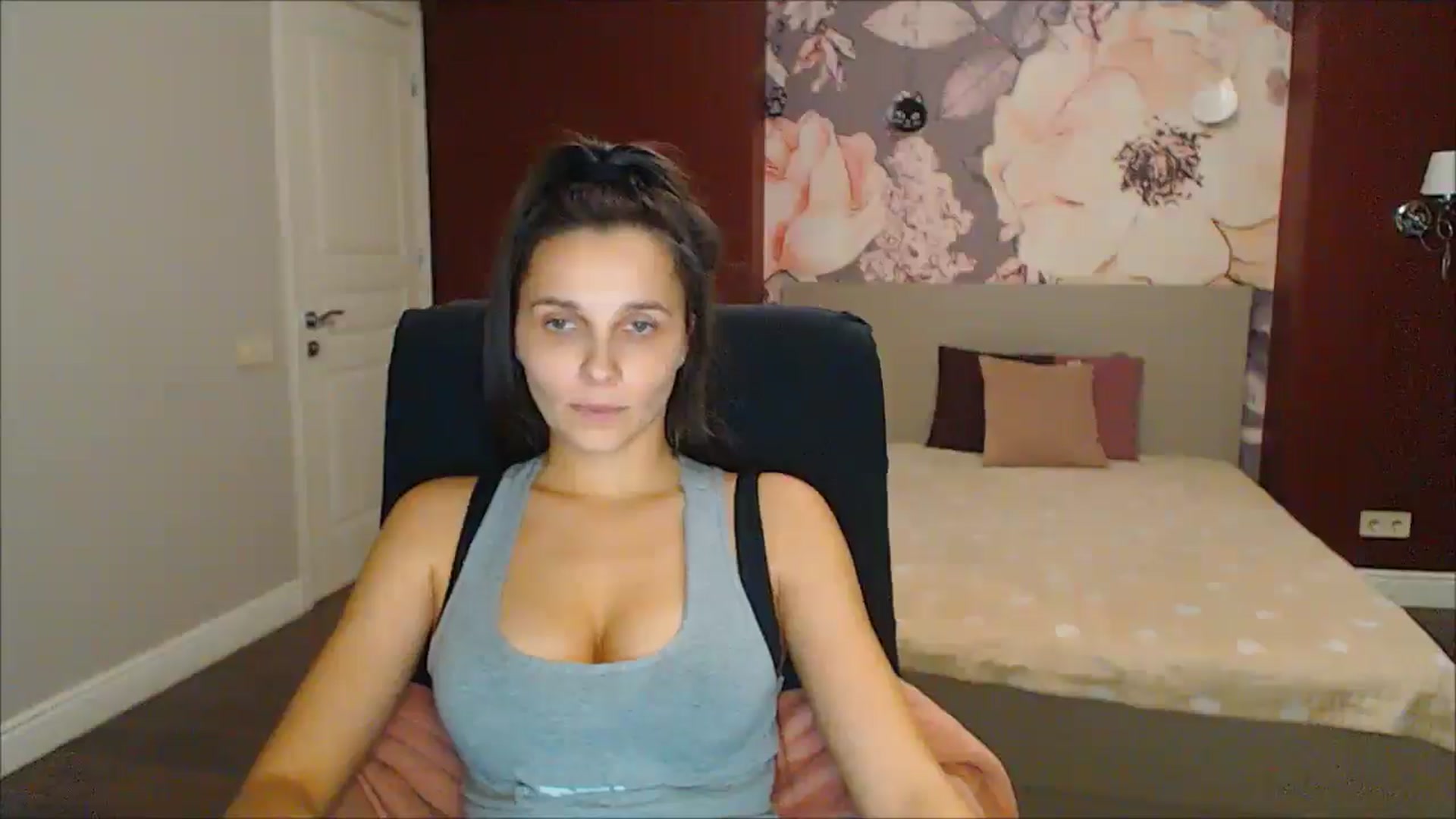 Gallery image thumbnail from Karina_Mils's myfreecams stream on, 01/10/2025, 19:12 image 13 of 20