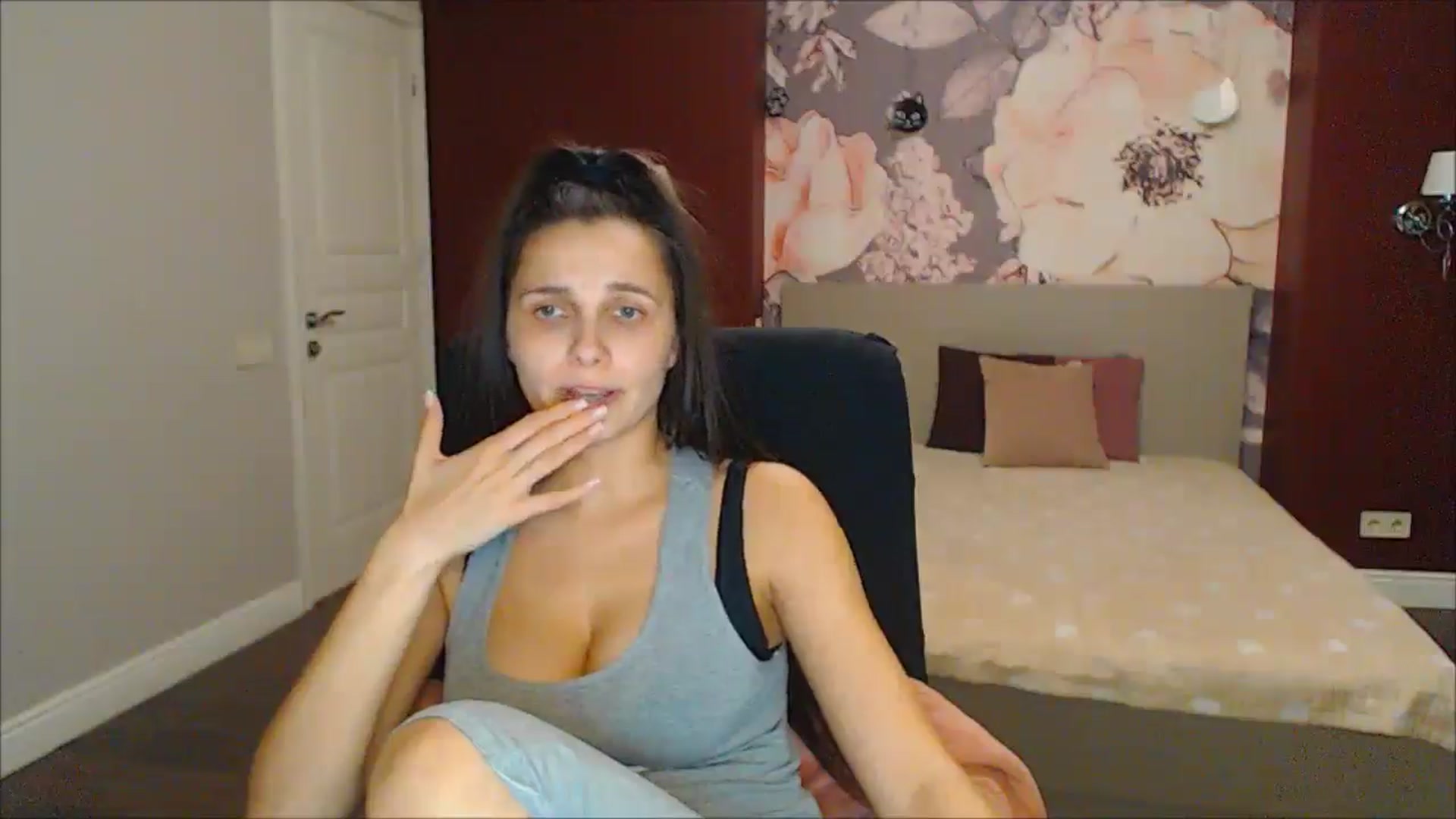 Gallery image thumbnail from Karina_Mils's myfreecams stream on, 01/10/2025, 19:12 image 9 of 20