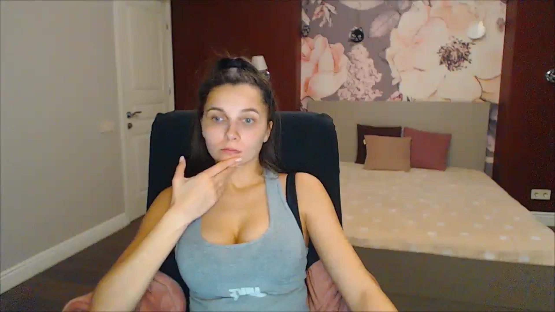 Gallery image thumbnail from Karina_Mils's myfreecams stream on, 01/11/2025, 17:56 image 15 of 20