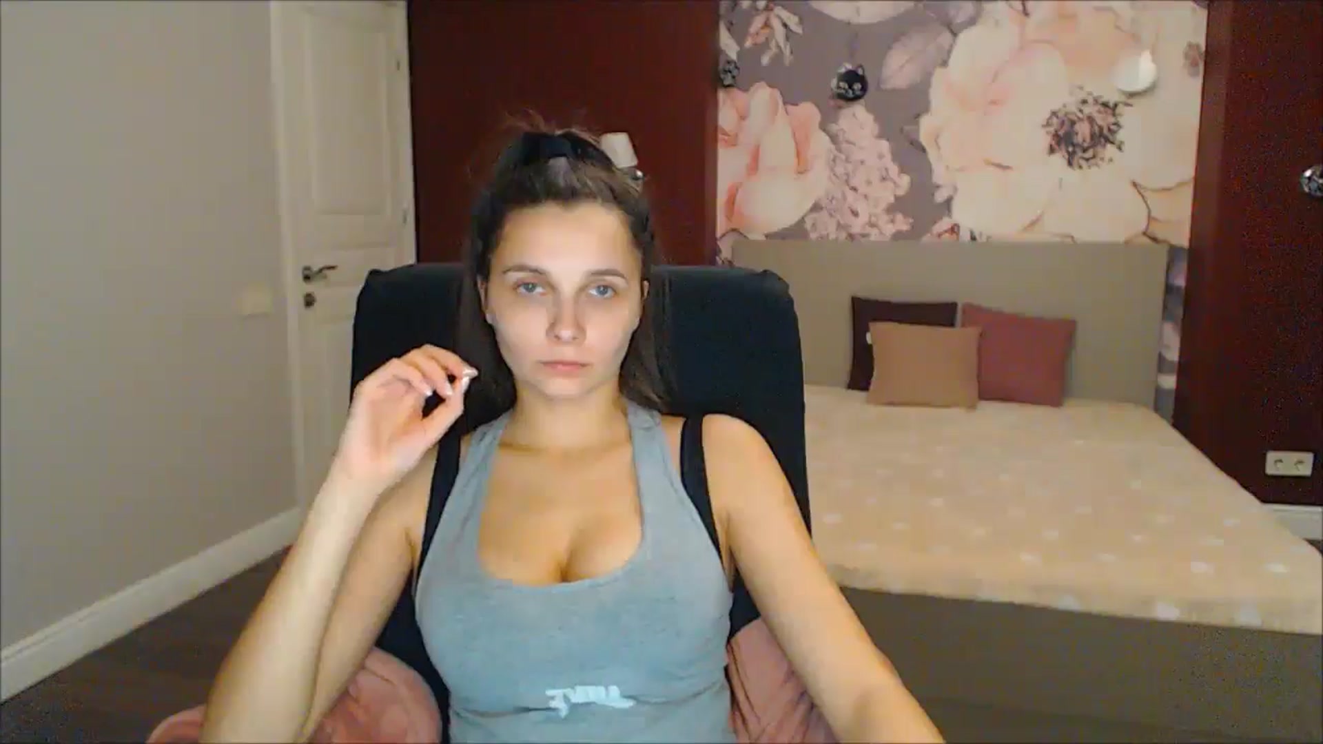Gallery image thumbnail from Karina_Mils's myfreecams stream on, 01/11/2025, 17:56 image 16 of 20