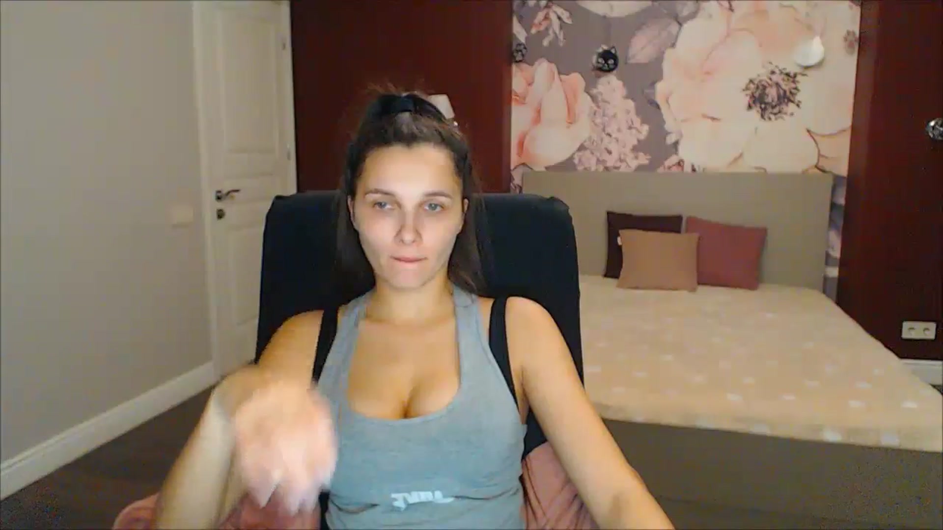 Gallery image thumbnail from Karina_Mils's myfreecams stream on, 01/11/2025, 17:56 image 8 of 20