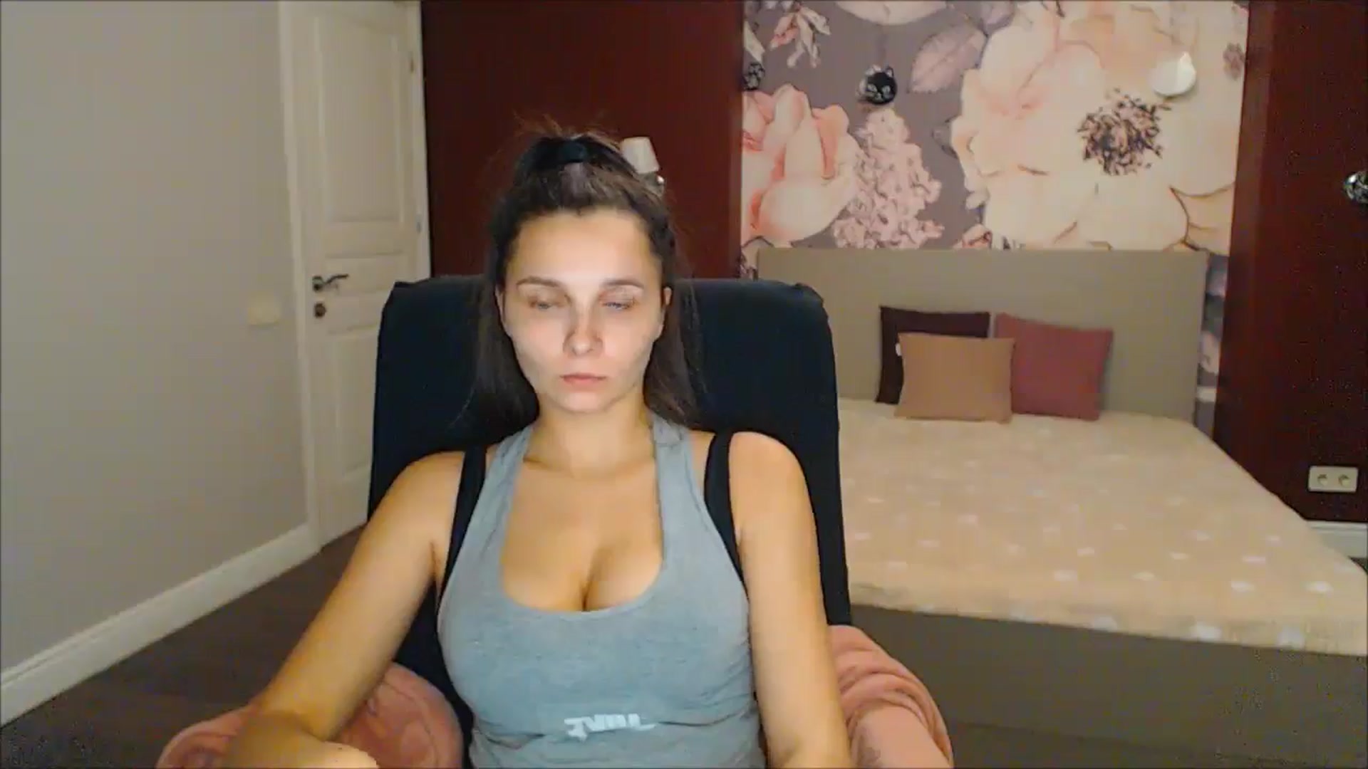 Gallery image thumbnail from Karina_Mils's myfreecams stream on, 01/11/2025, 17:56 image 12 of 20