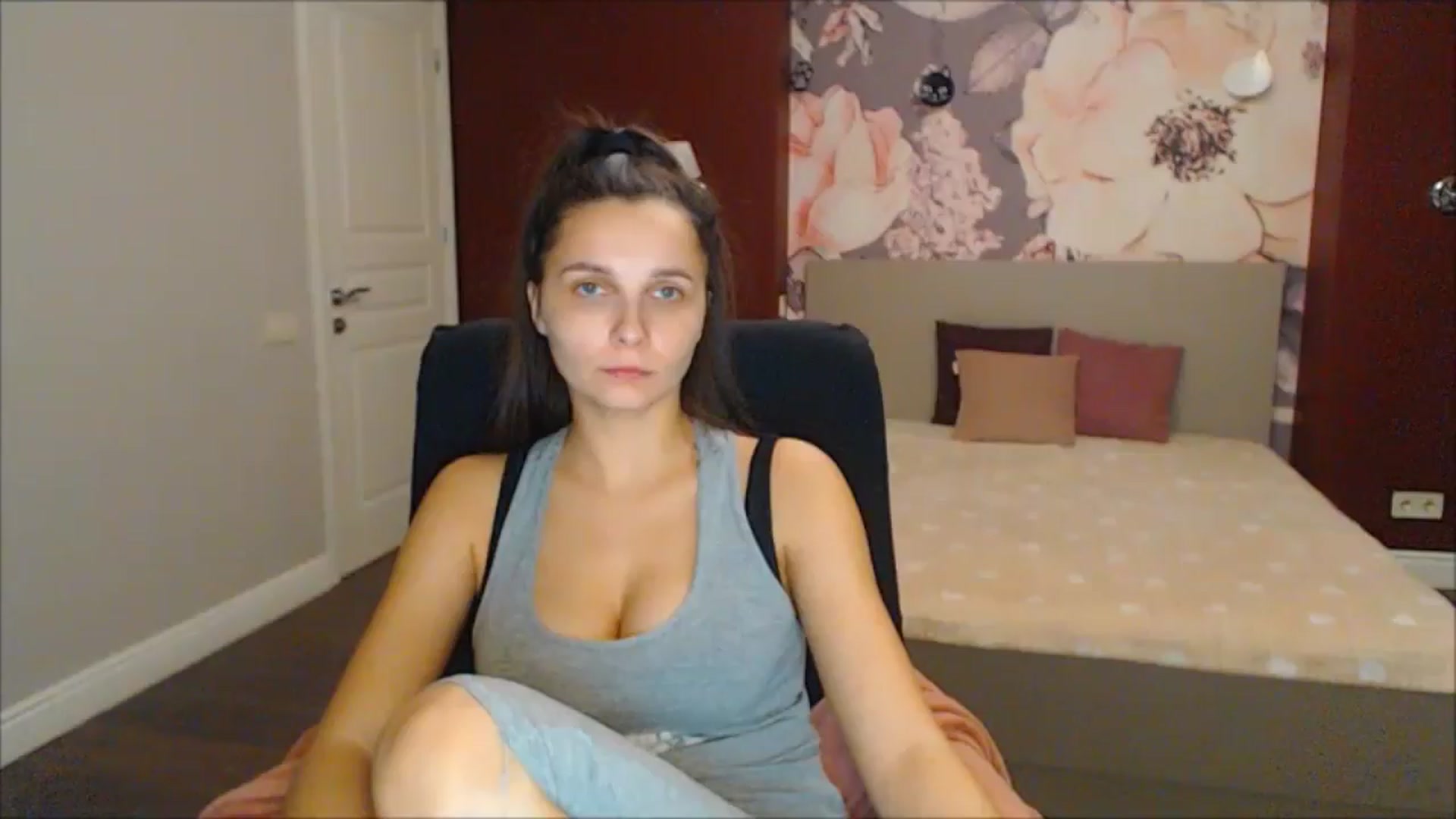 Gallery image thumbnail from Karina_Mils's myfreecams stream on, 01/11/2025, 17:56 image 3 of 20